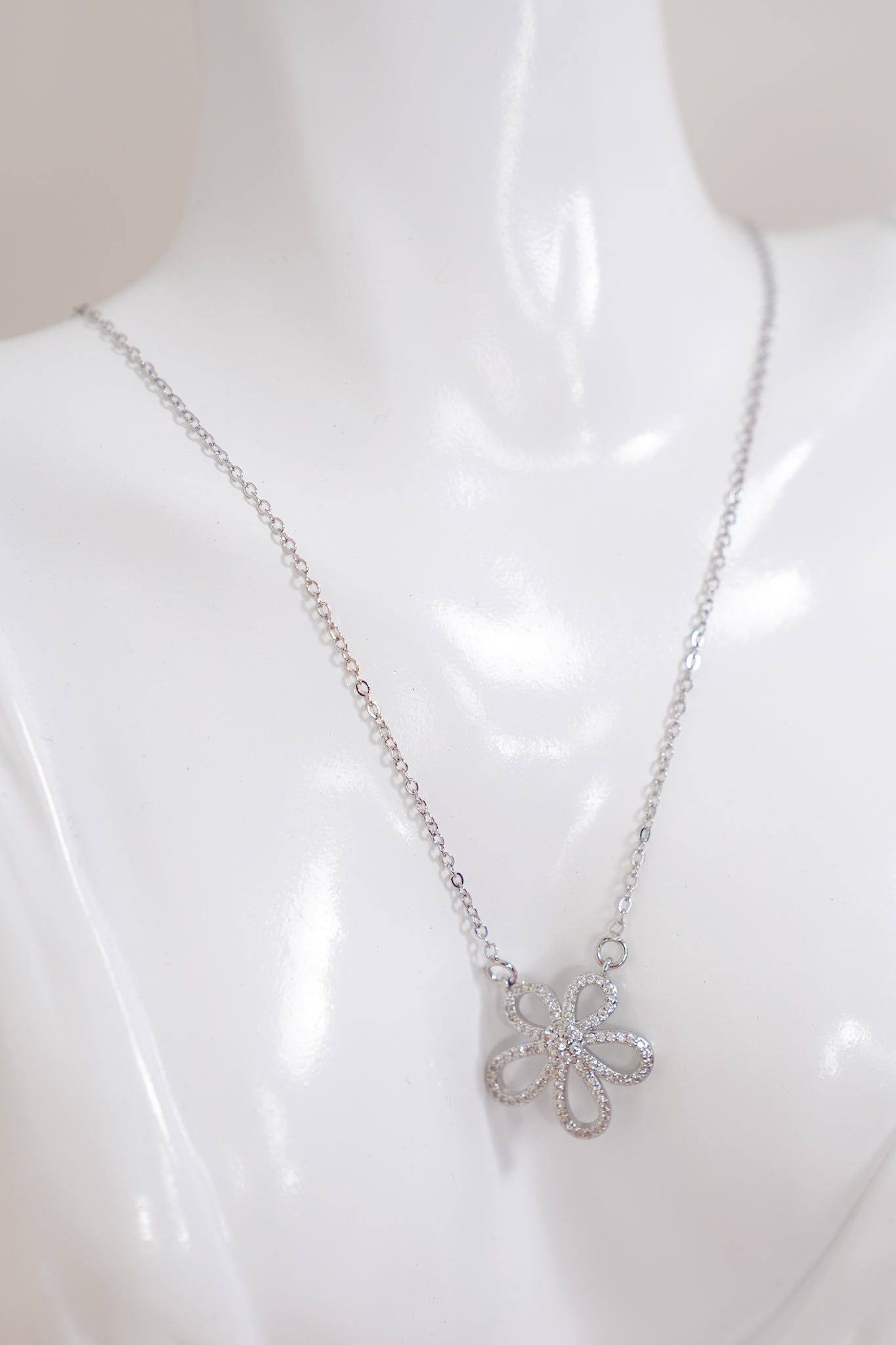 Treasure Jewels Flower Power Necklace