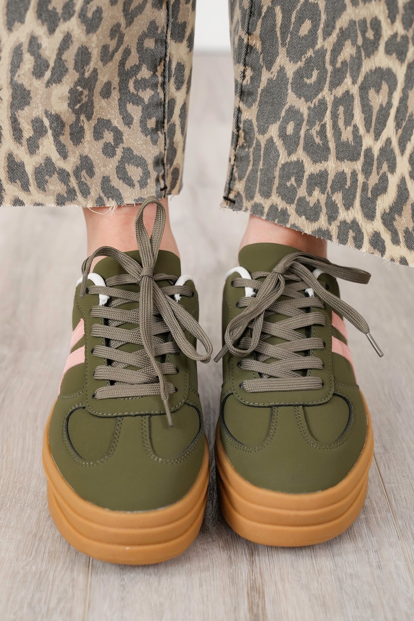 Double Stripe Platform Lace Up Sneaker