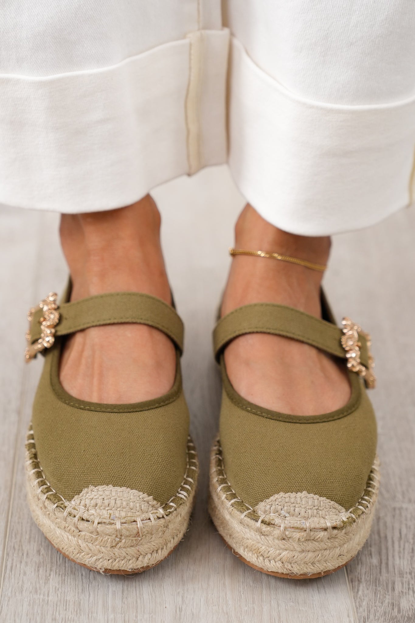 Stylish Platform Espadrille Flats with Gold Buckle Accent