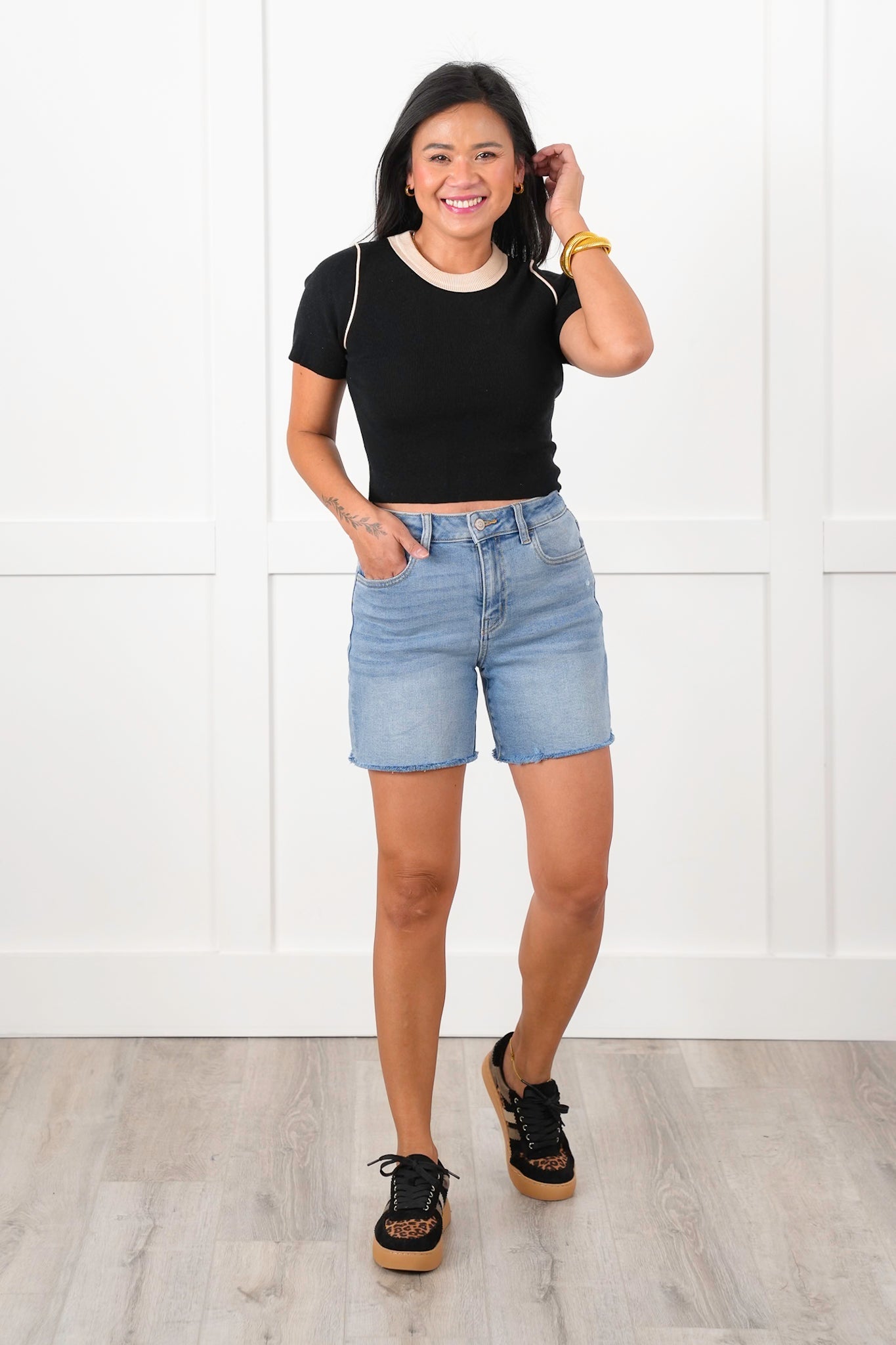 Door Buster! Zenana Light Wash Raw Hem Denim Shorts