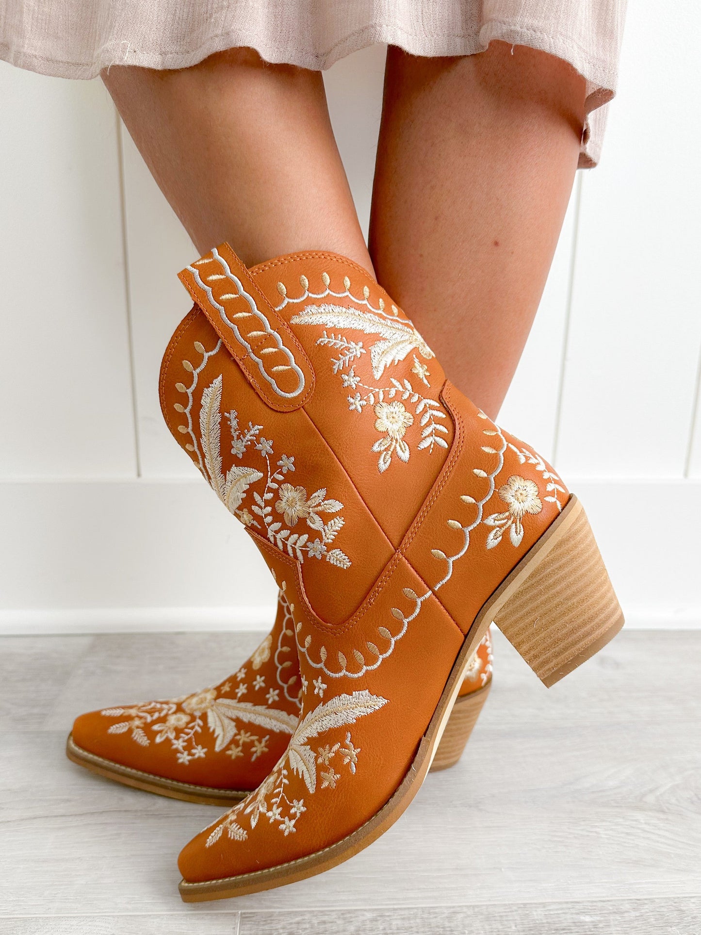 Detailed Floral Stitch Round Toe Boots
