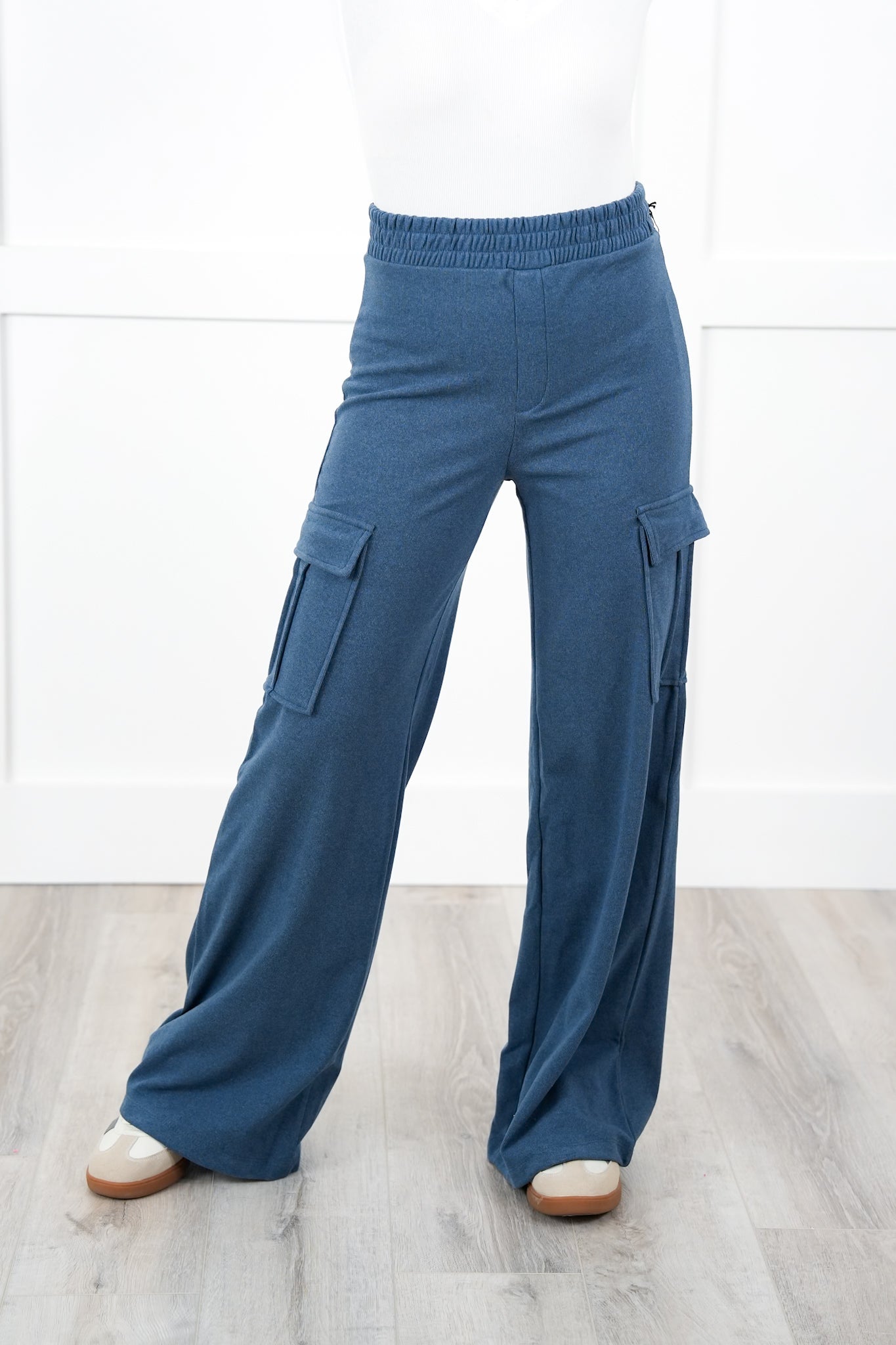 Mid Rise Elastic Waist Flare Leg Cargo Pants