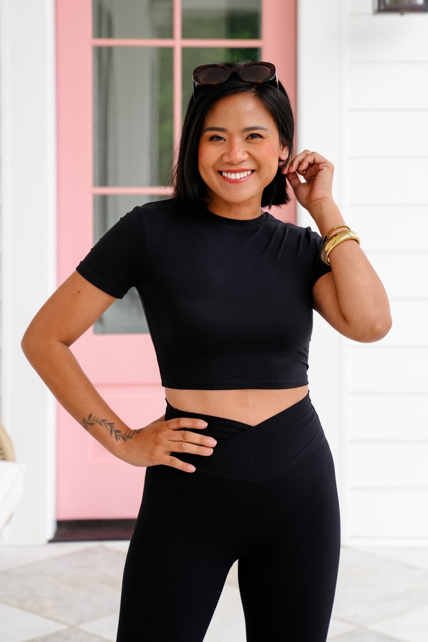 Solid Short Sleeve Round Neck Cropped Top
