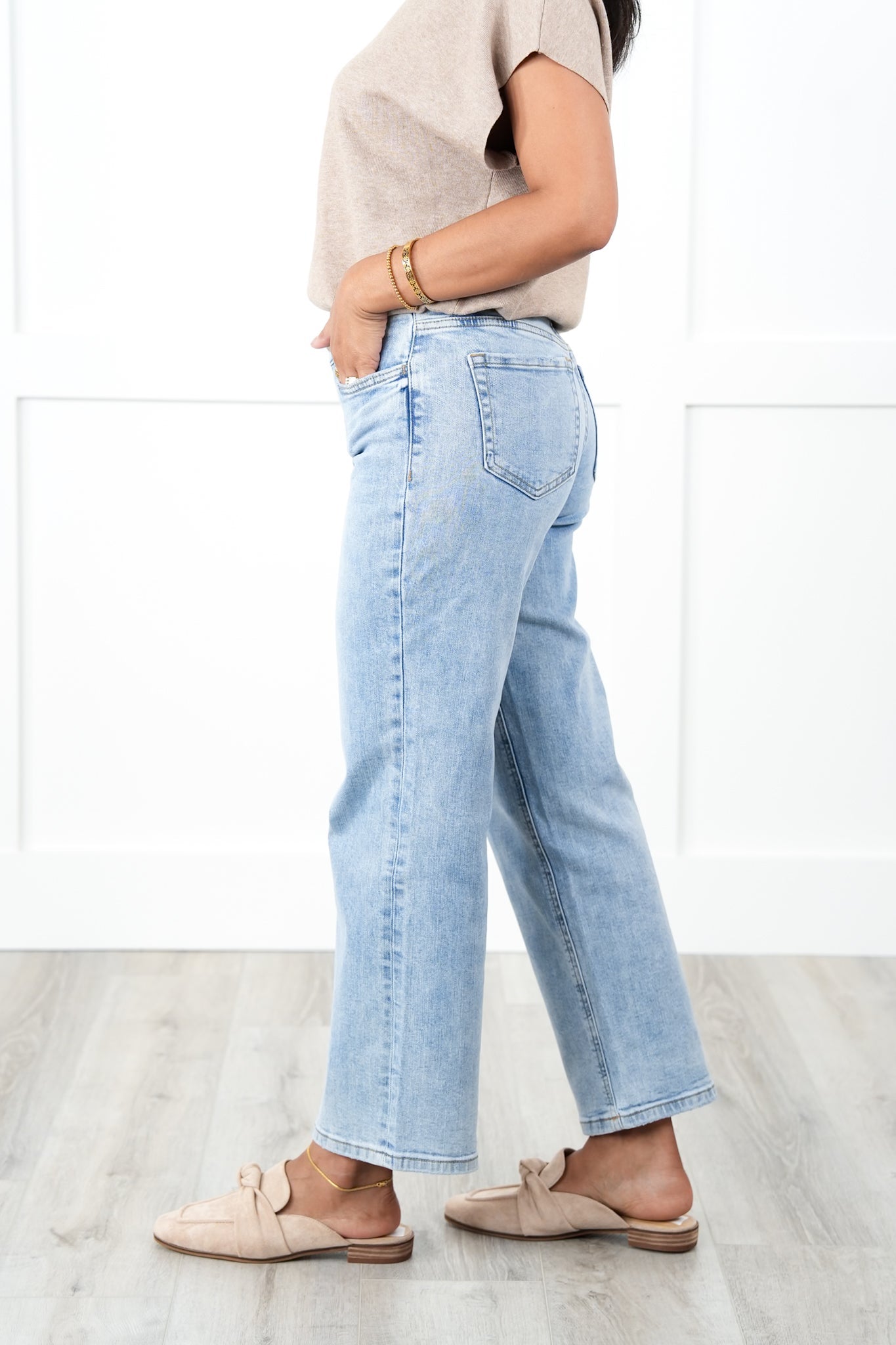 Vervet Mid Rise Light Wash Dad Jeans