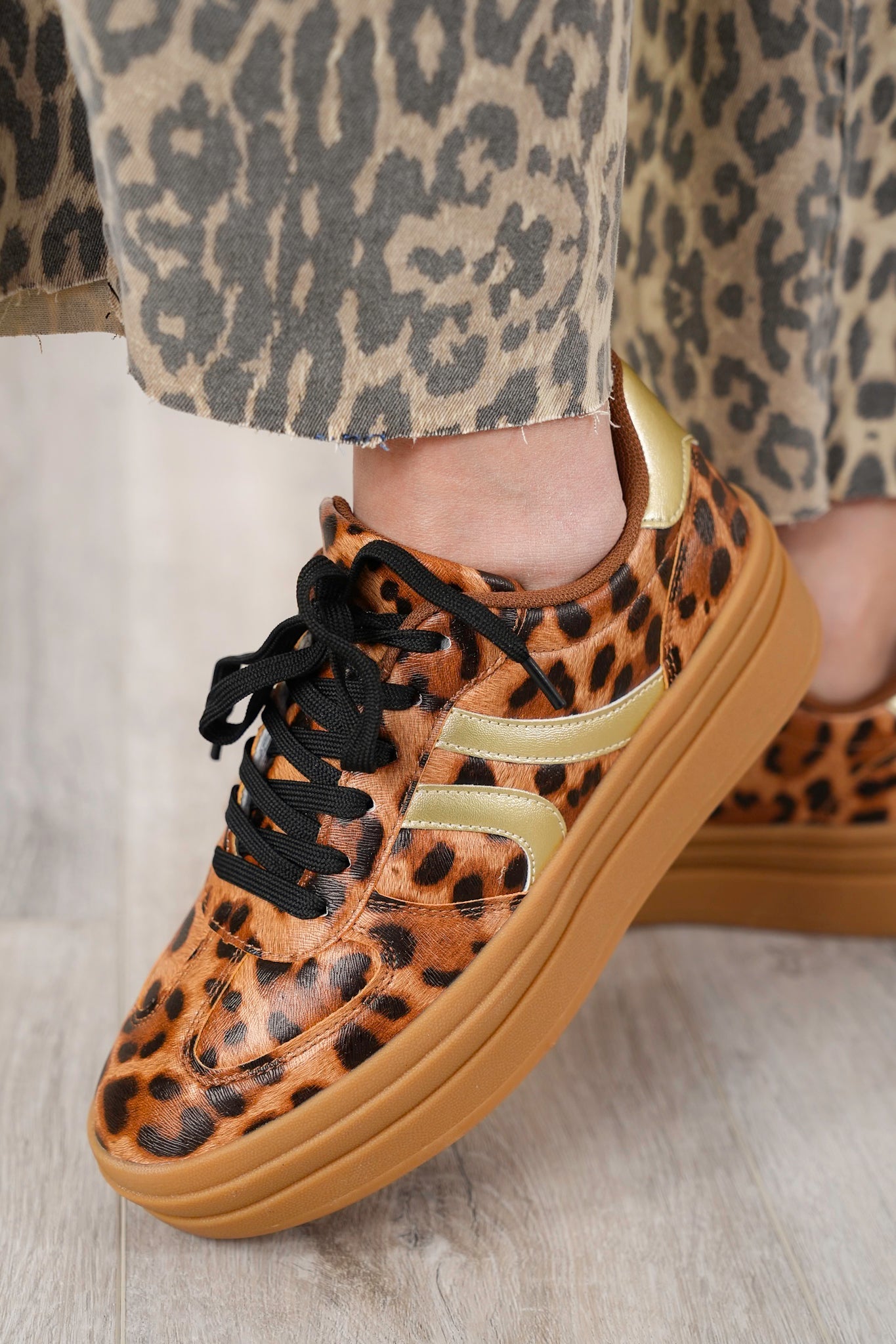 Double Stripe Platform Lace Up Sneaker
