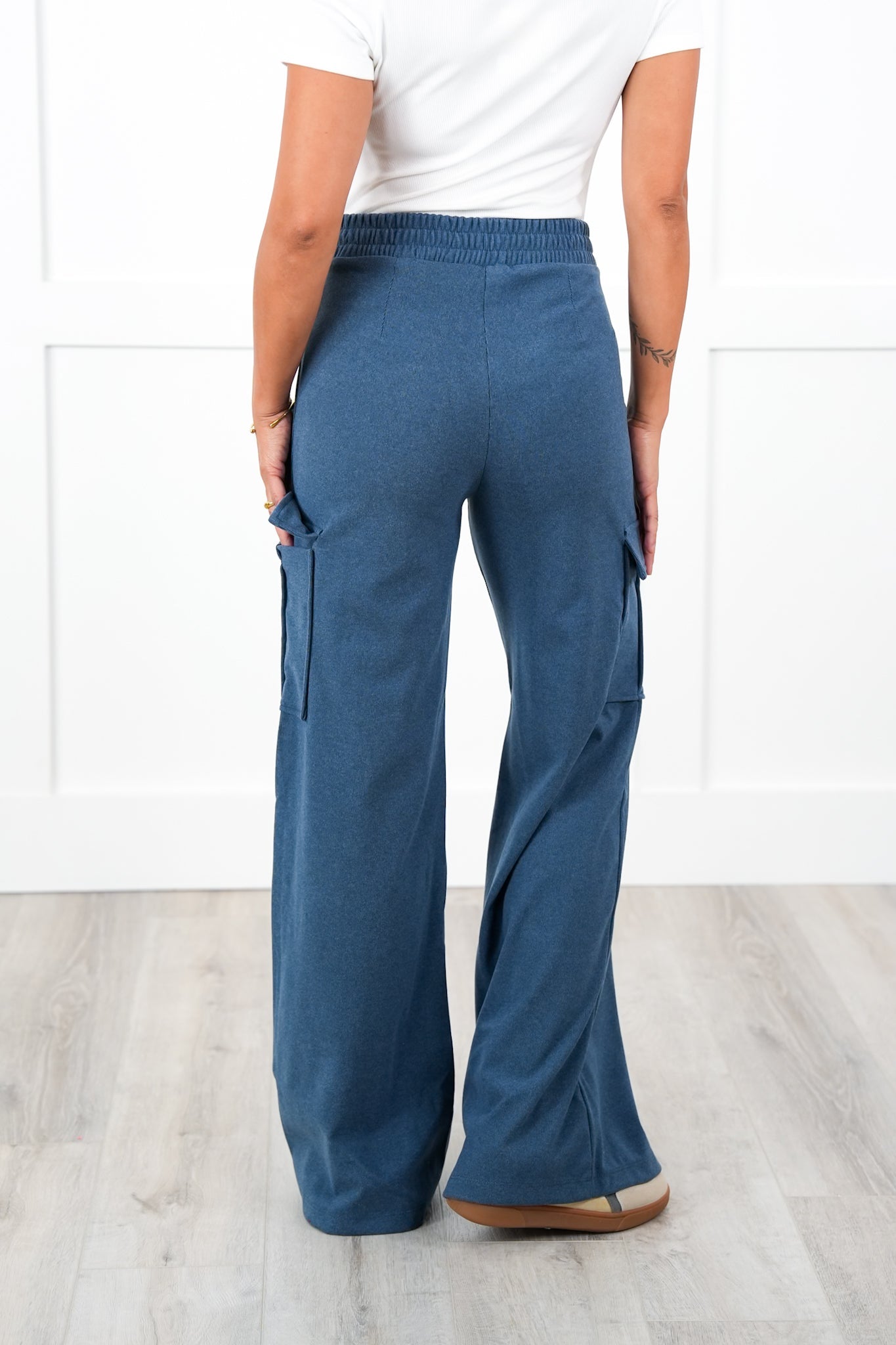 Mid Rise Elastic Waist Flare Leg Cargo Pants