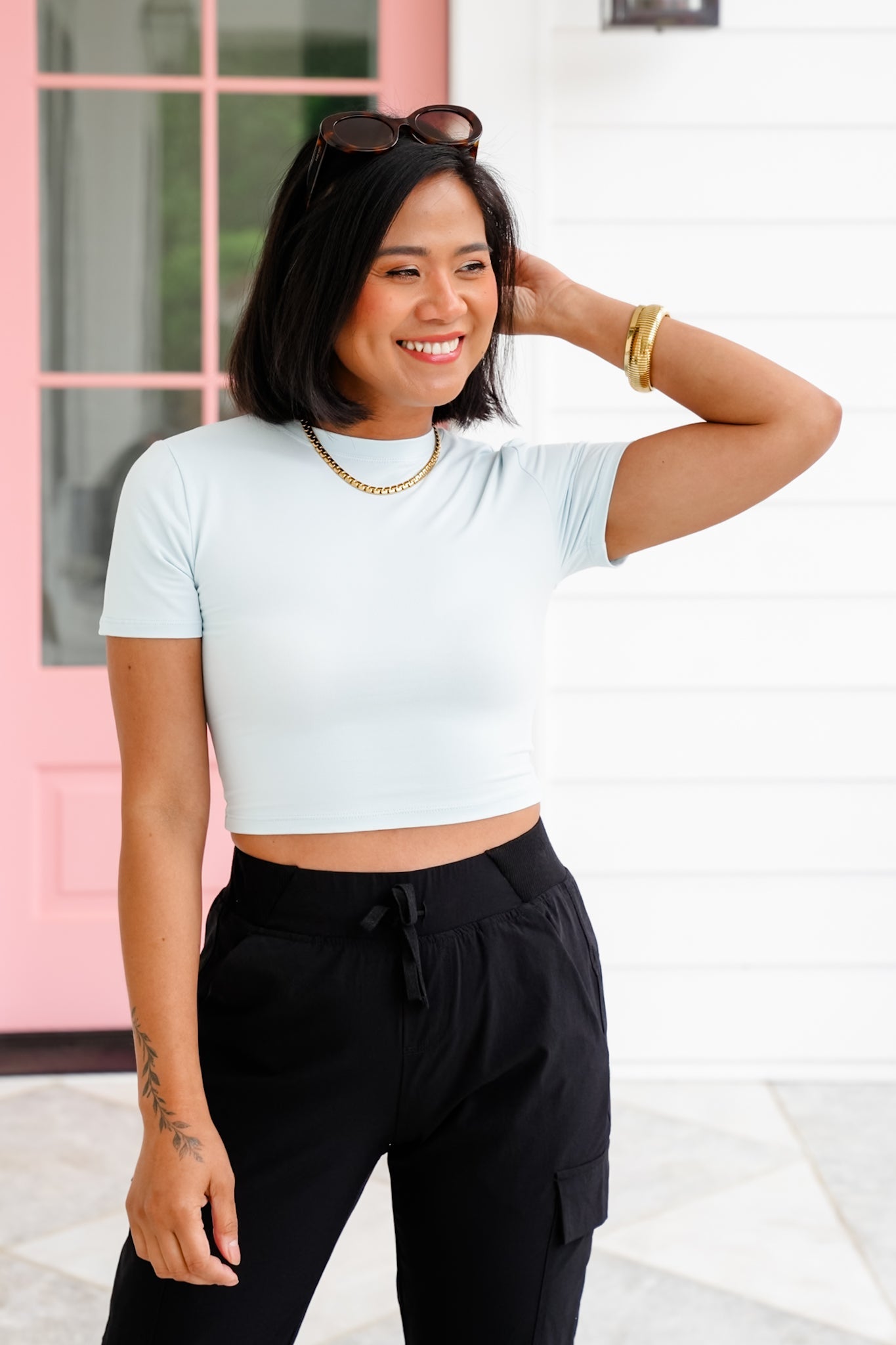 Solid Short Sleeve Round Neck Cropped Top