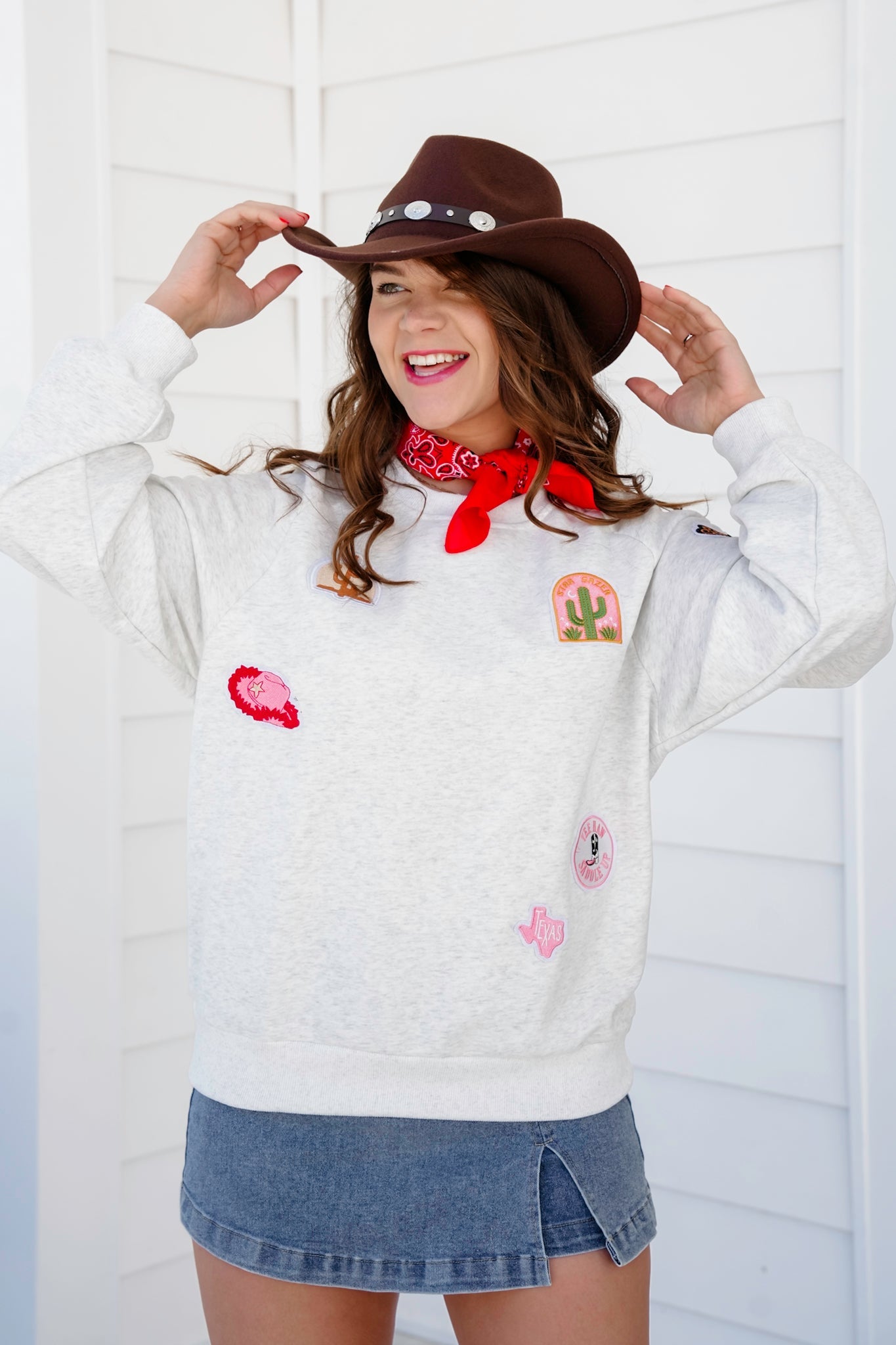 Long Sleeve Pullover Sweatshirt with Western Theme Patch Detail