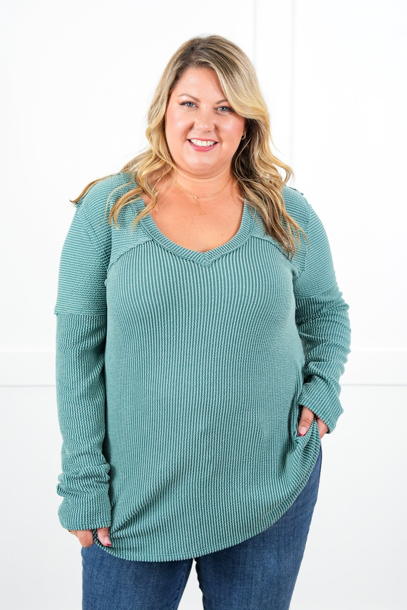 Plus/Reg Urban Ribbed Long Sleeve V-Neck Top