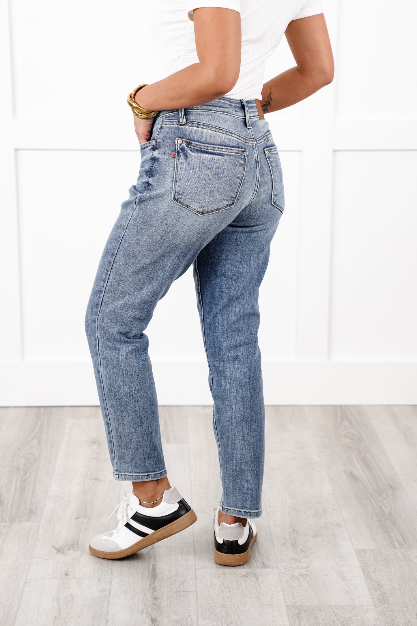 Judy Blue Mid Rise Medium Vintage Wash Slim Fit Jeans with Cell Phone Pocket