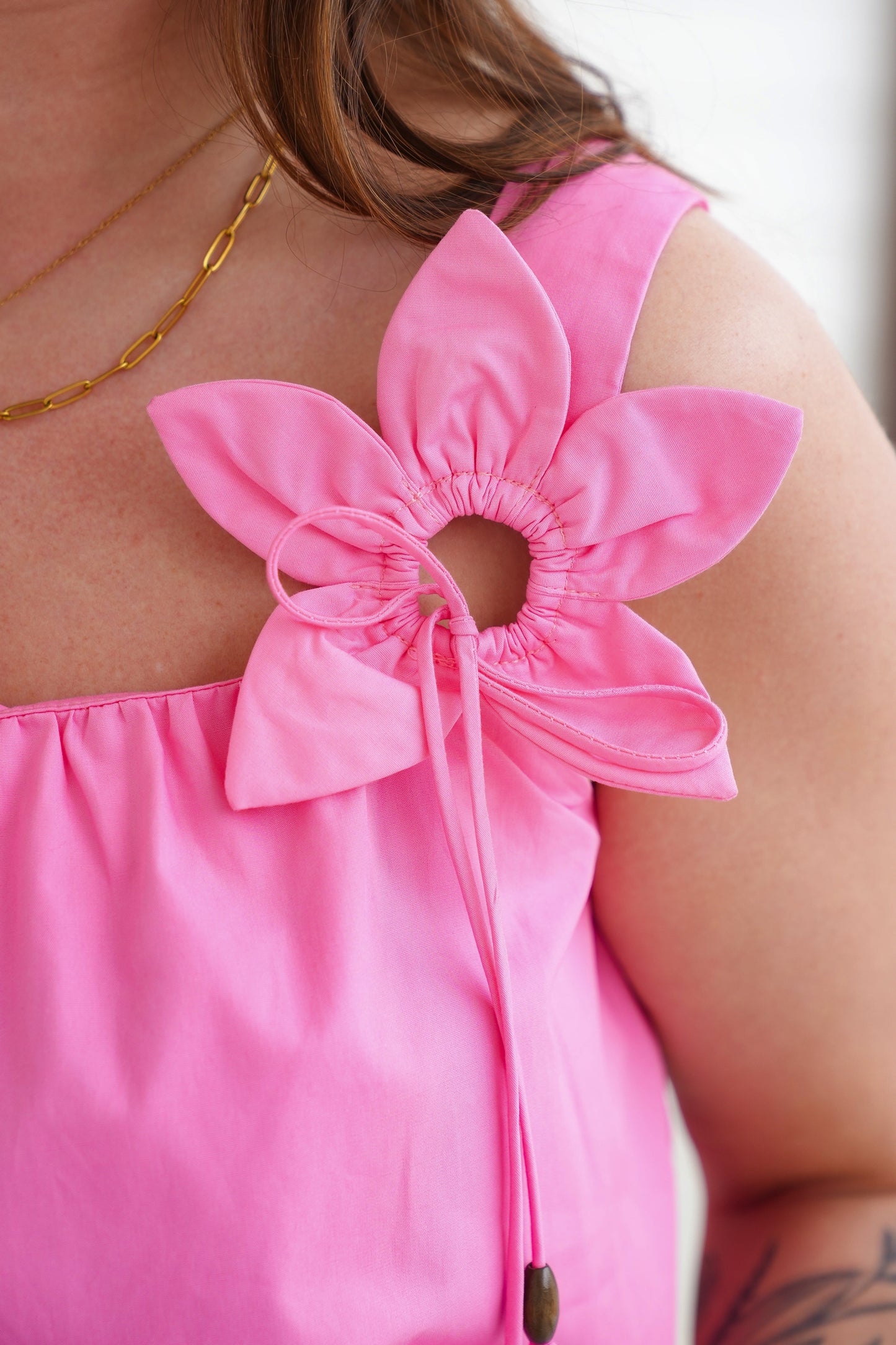 Plus/Reg Poplin Sleeveless Top with 3D Flower Strap Detail