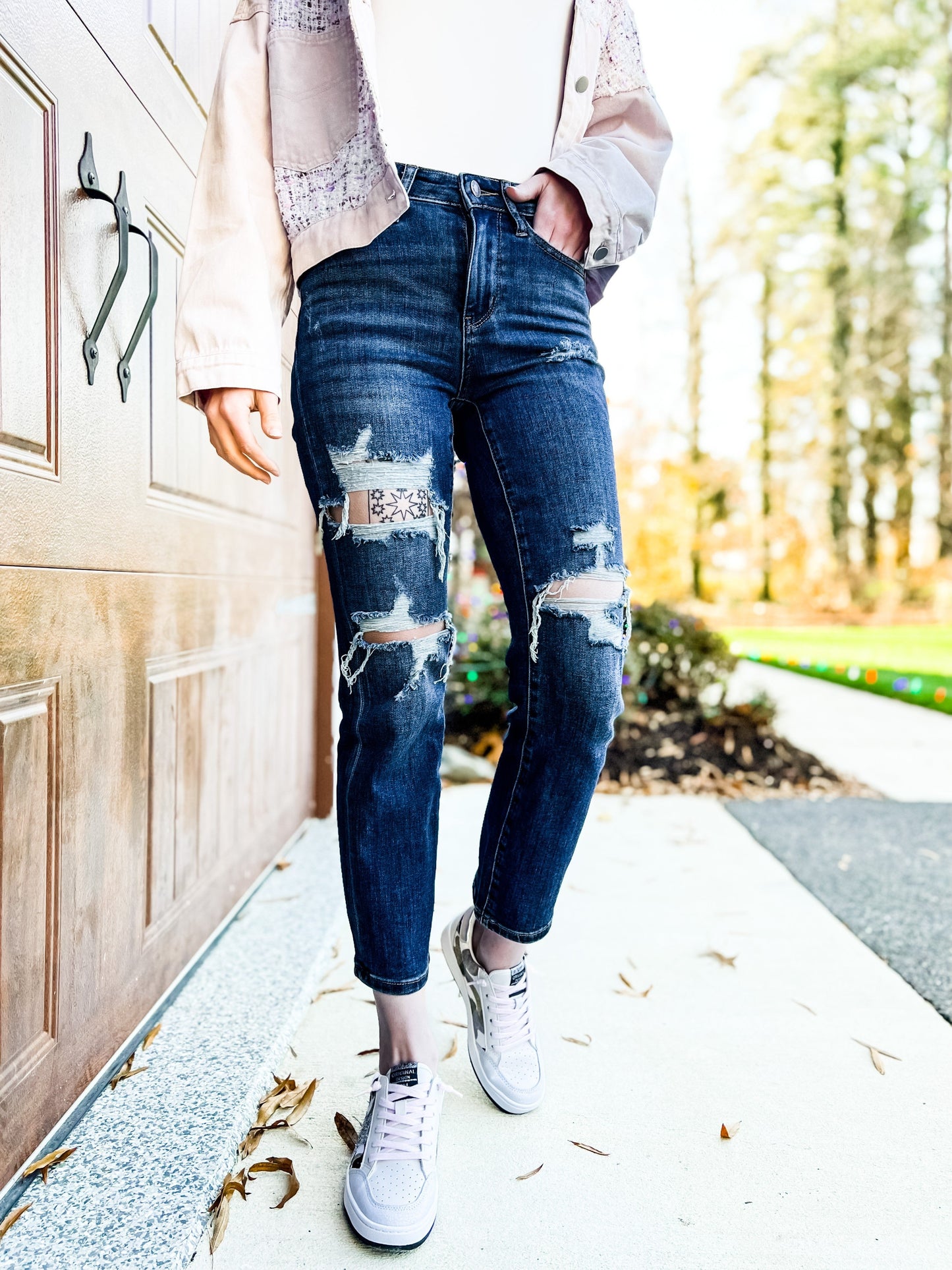 Judy Blue Dark Wash Mid Rise Distressed Cropped Straight Leg Jeans