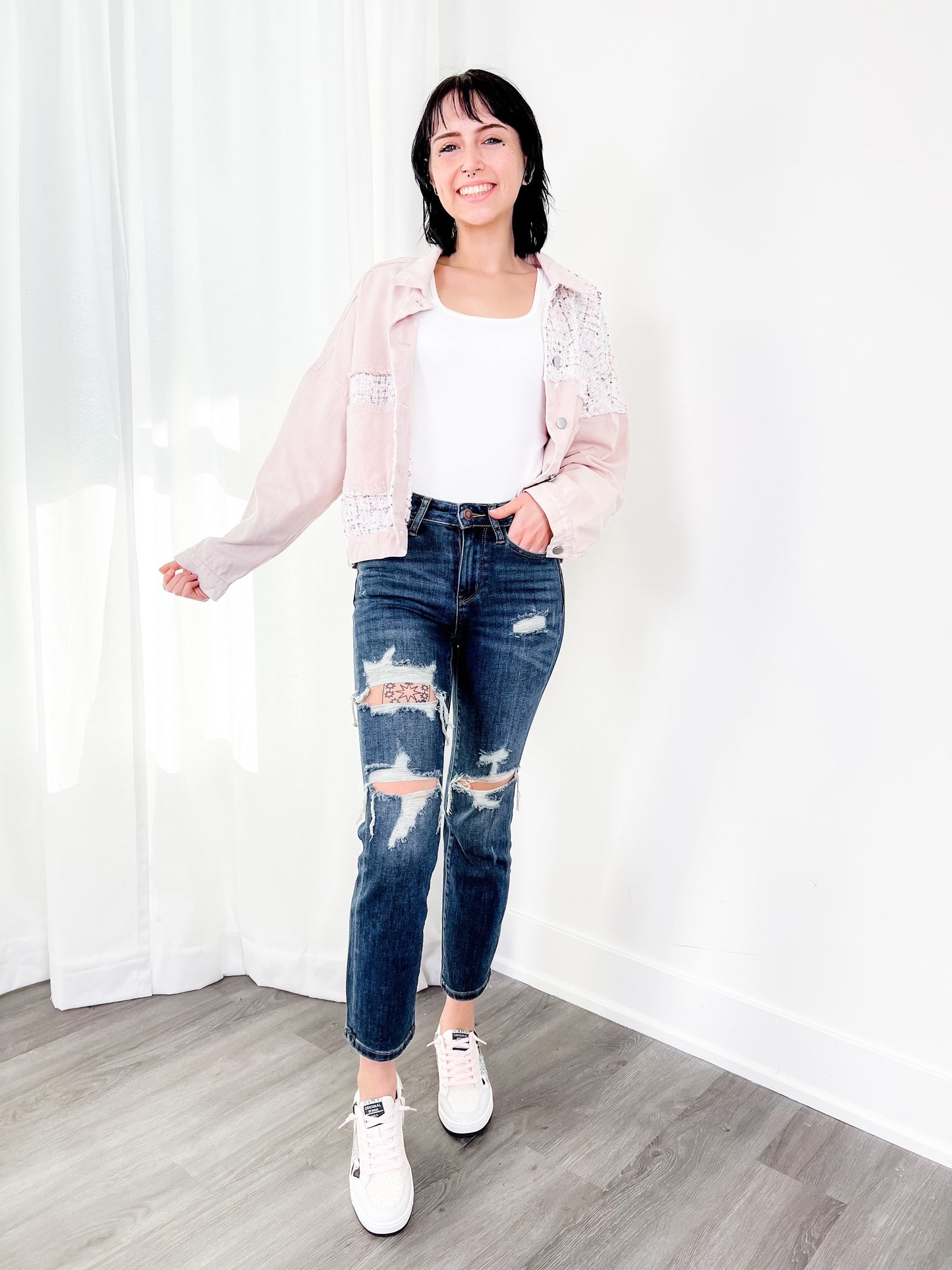 Judy Blue Dark Wash Mid Rise Distressed Cropped Straight Leg Jeans