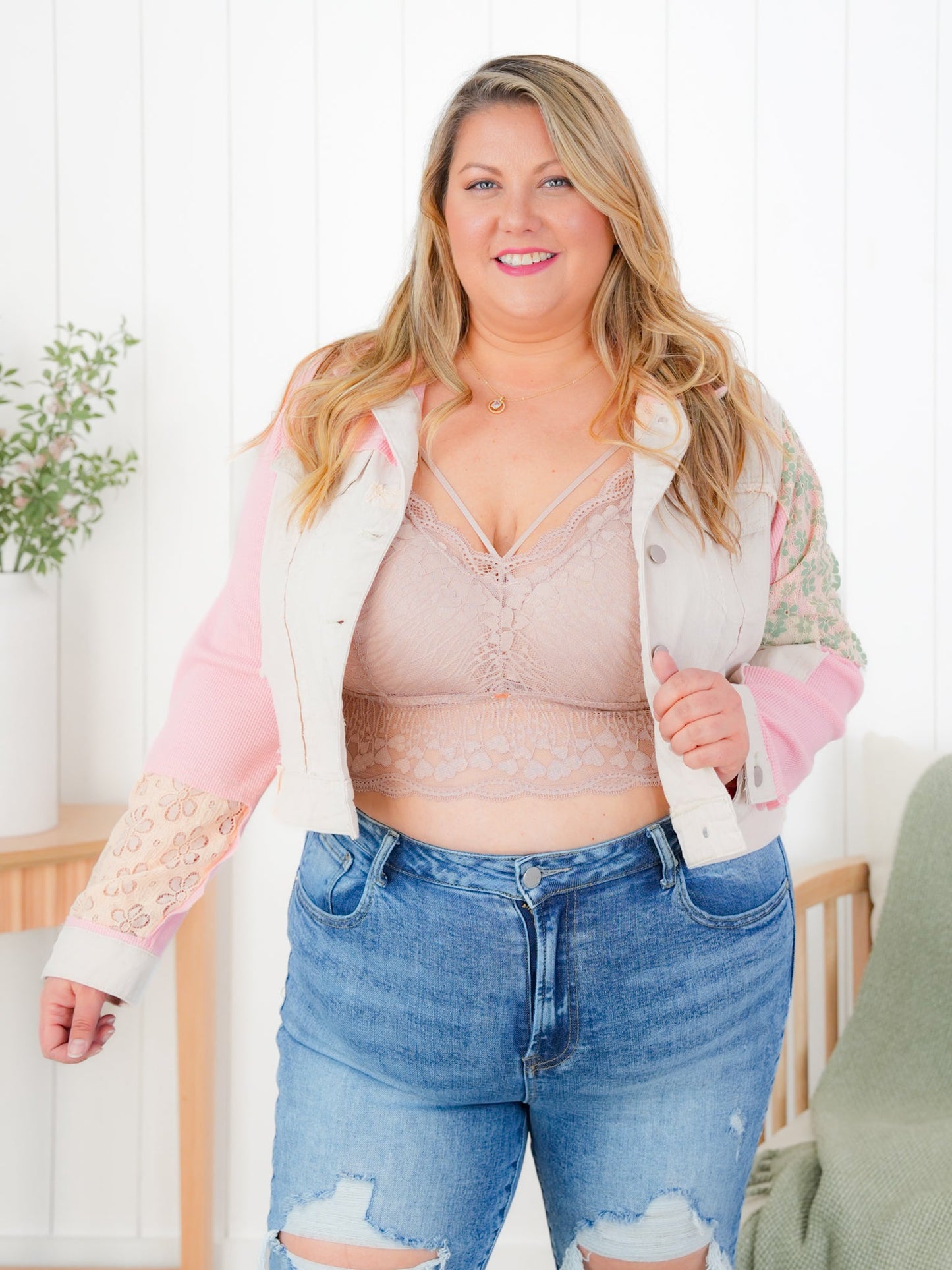 Plus/Reg Lace Bralette With Criss Cross Detail