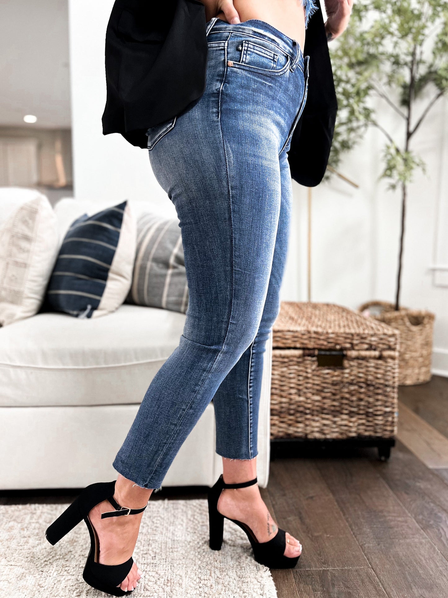 Judy Blue Material Girl Contrast Wash Relaxed Fit Jeans