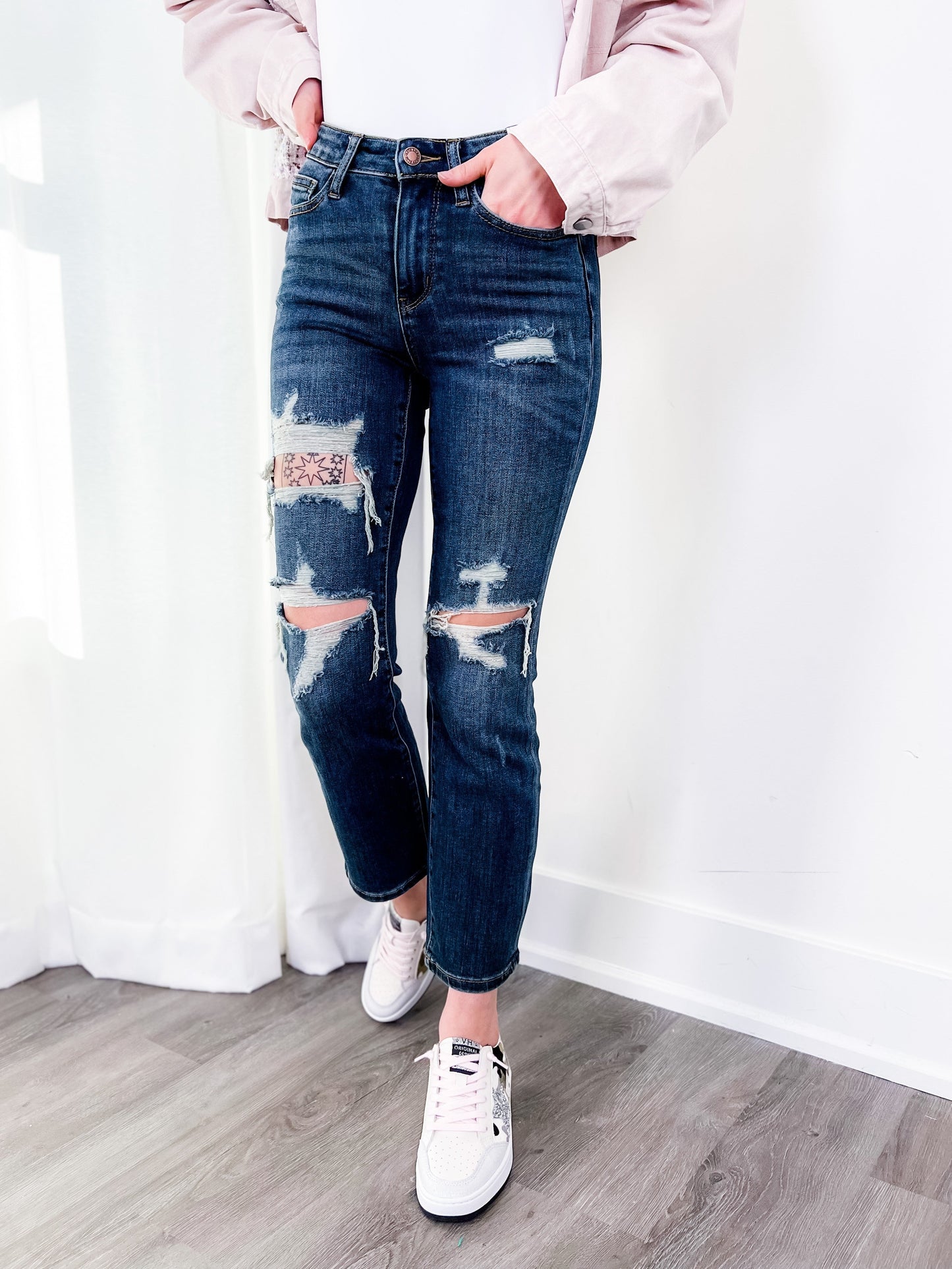 Judy Blue Dark Wash Mid Rise Distressed Cropped Straight Leg Jeans