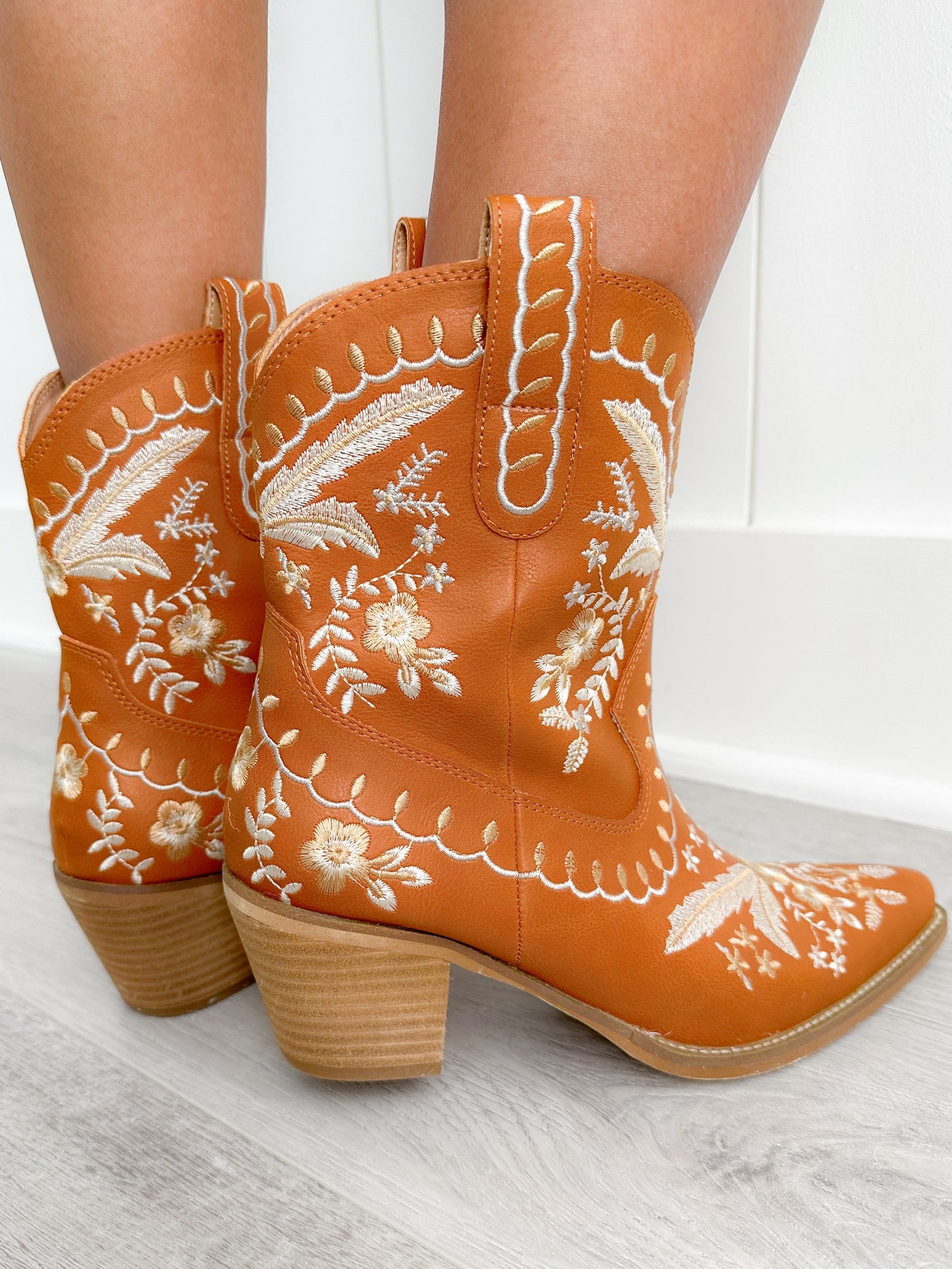 Detailed Floral Stitch Round Toe Boots