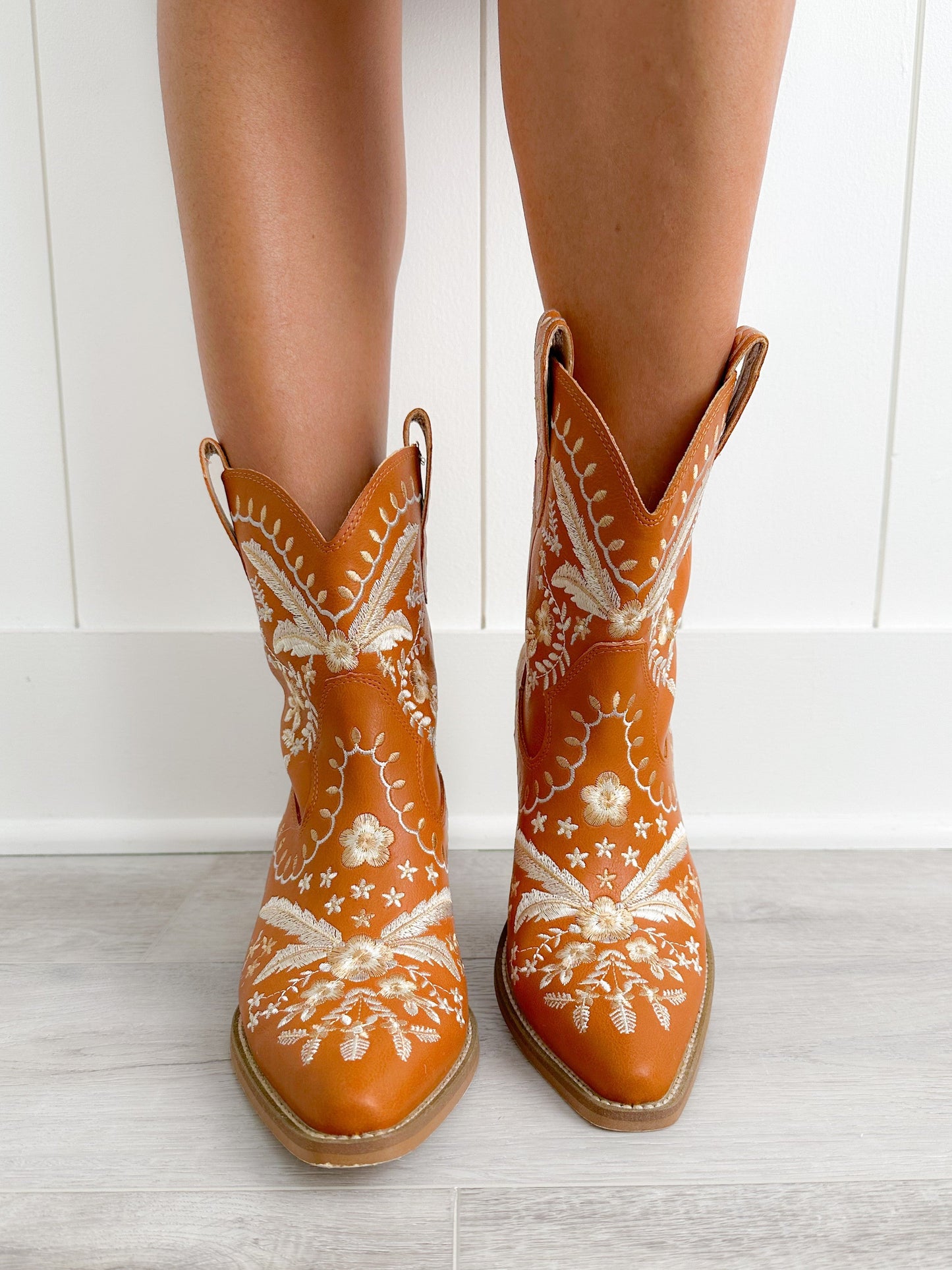 Detailed Floral Stitch Round Toe Boots
