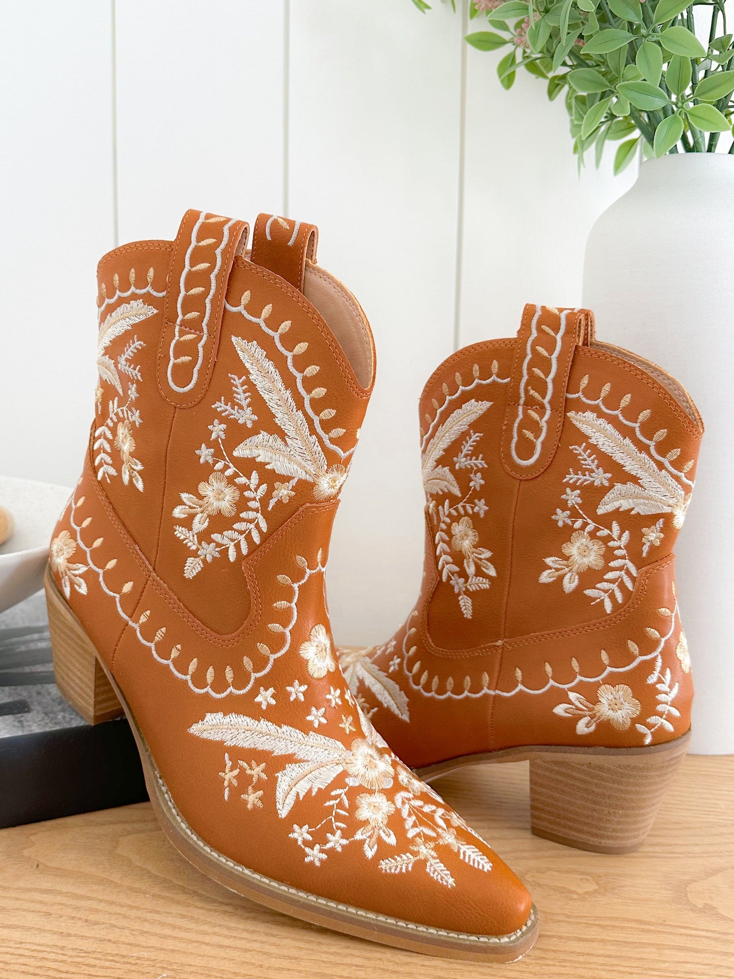 Detailed Floral Stitch Round Toe Boots
