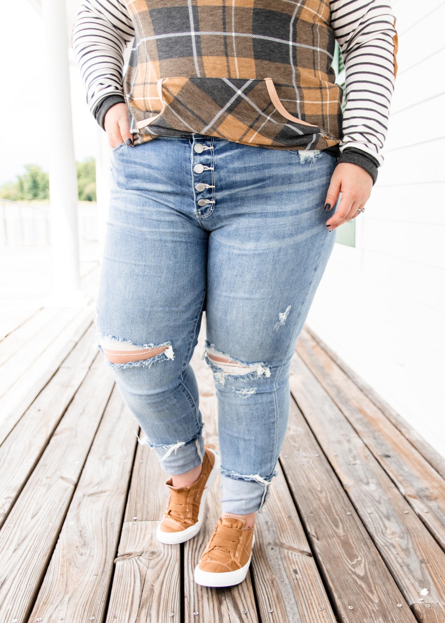Judy Blue FIREFLY Button Fly Distressed Boyfriend Jeans