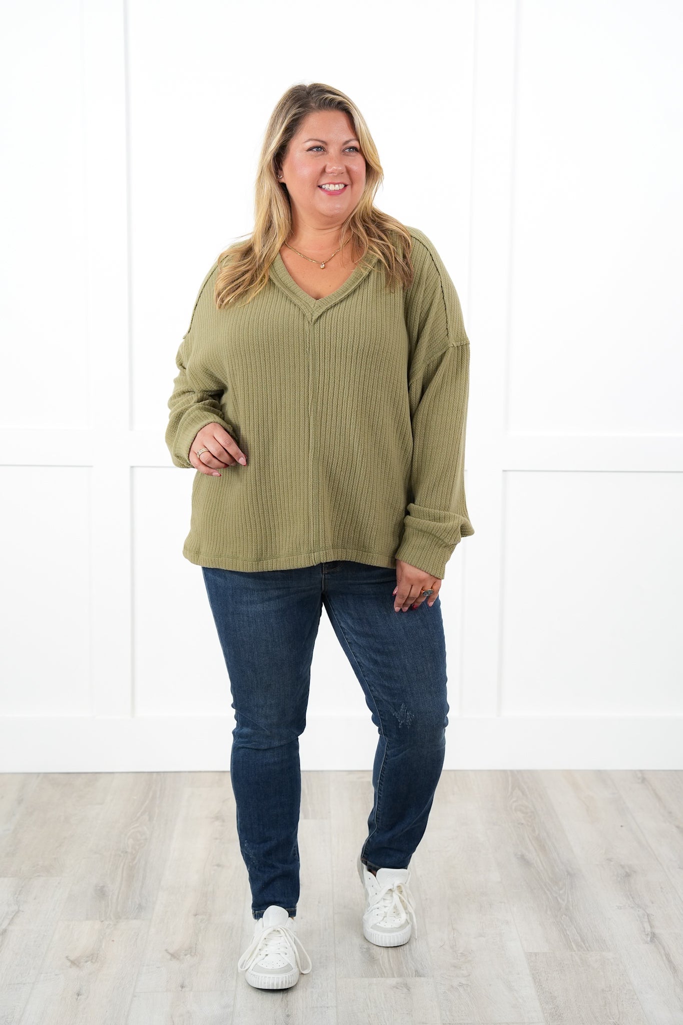 Plus/Reg Ribbed Knit Long Sleeve V-Neck Top with Reverse Seam Detail