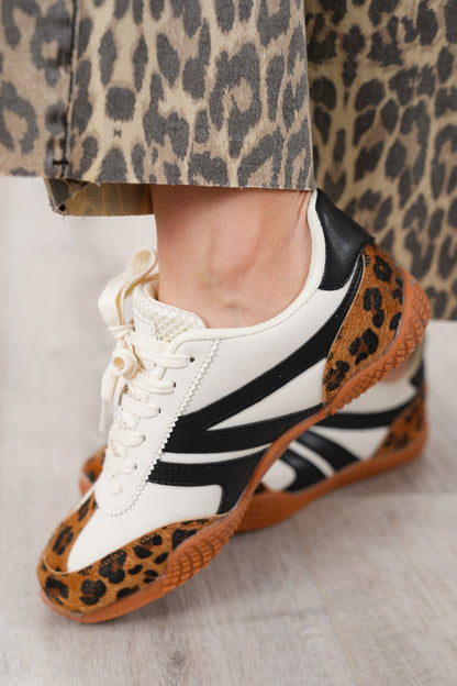 Contrast Design Athletic Sneakers
