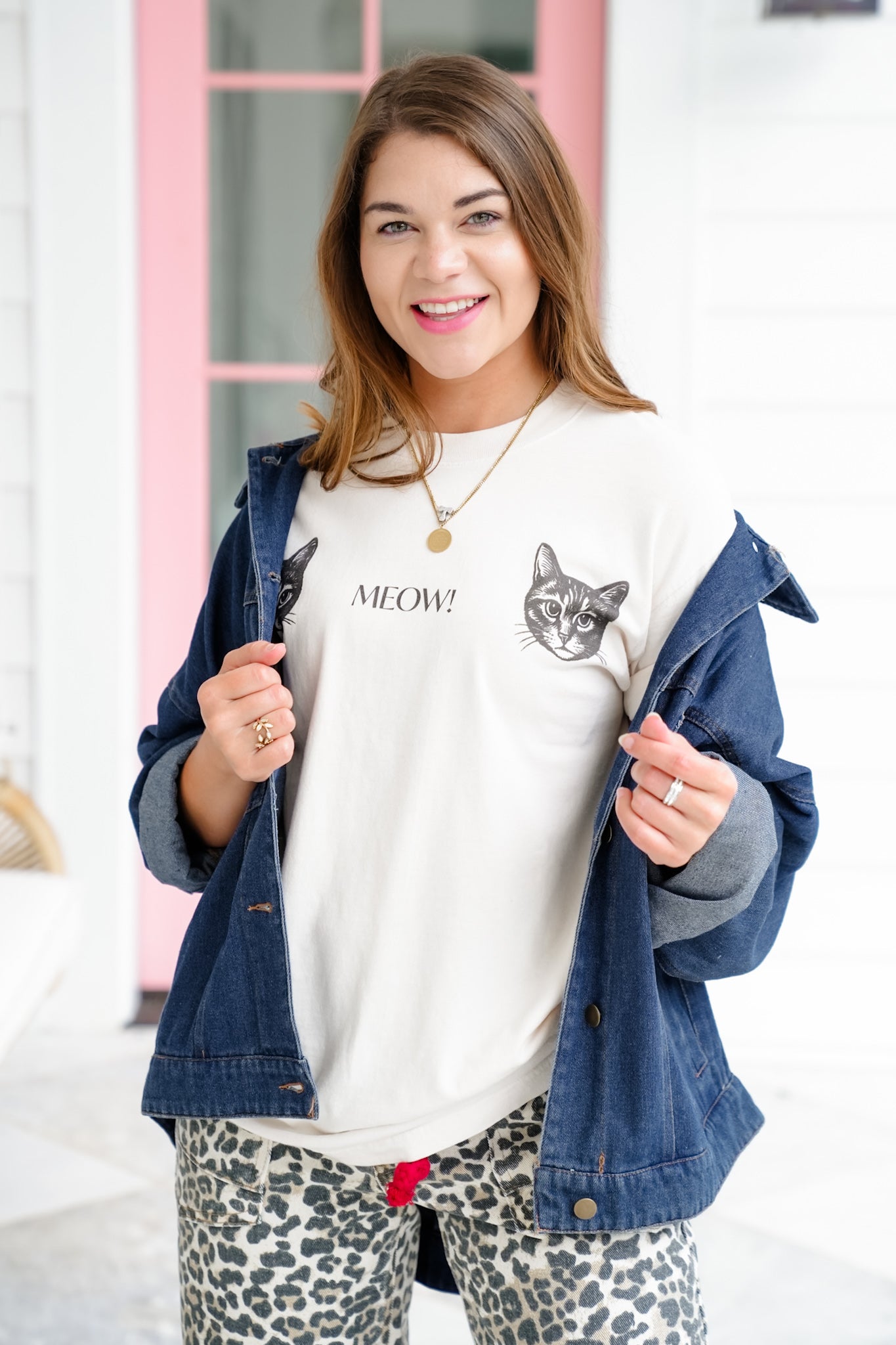 Plus/Reg Short Sleeve Cat Face "Meow" Graphic Top