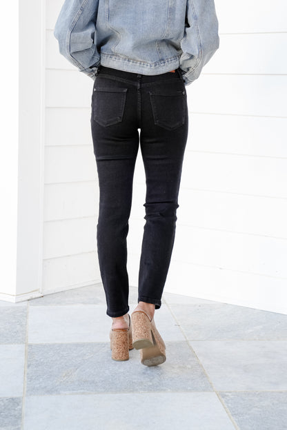 Judy Blue Black Beauty Mid Rise Black Non distressed Slim Fit Jeans