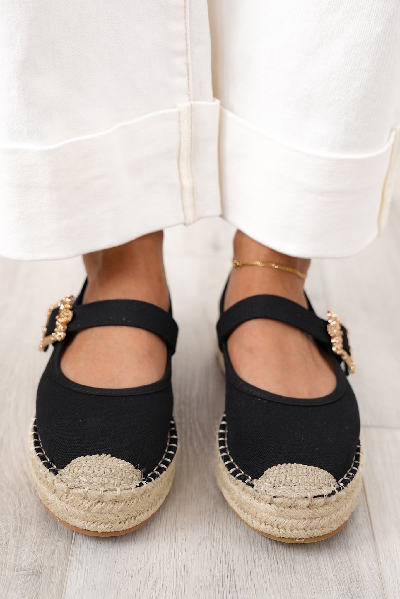 Stylish Platform Espadrille Flats with Gold Buckle Accent