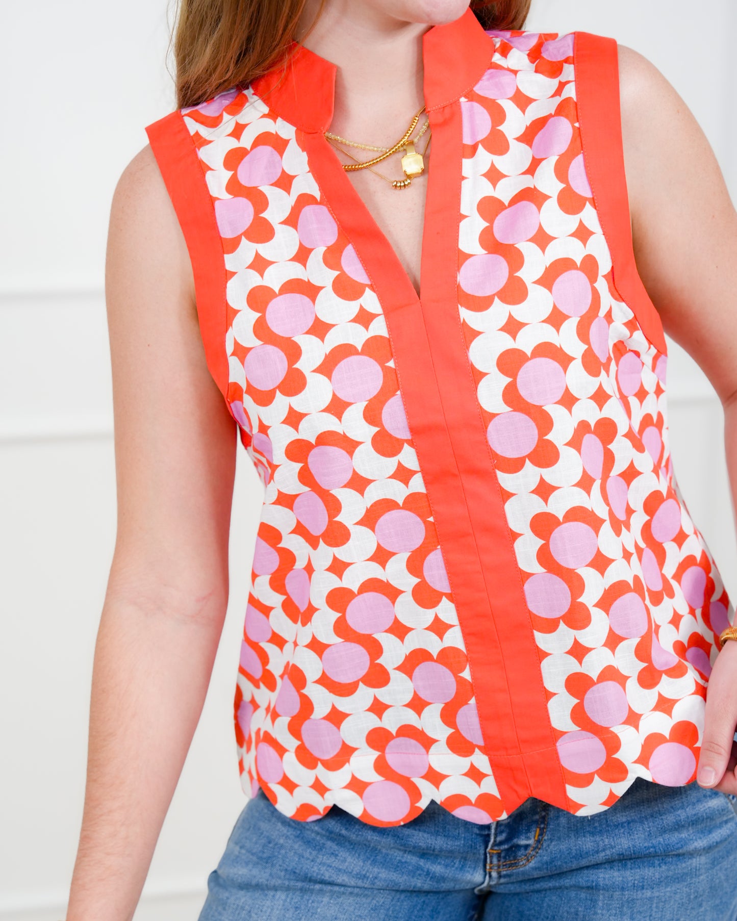 Sleeveless Floral Print Top with Scallop Hem