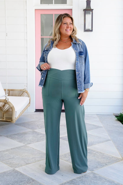 Plus/Reg Solid Elastic V Waist Wide Leg Pants