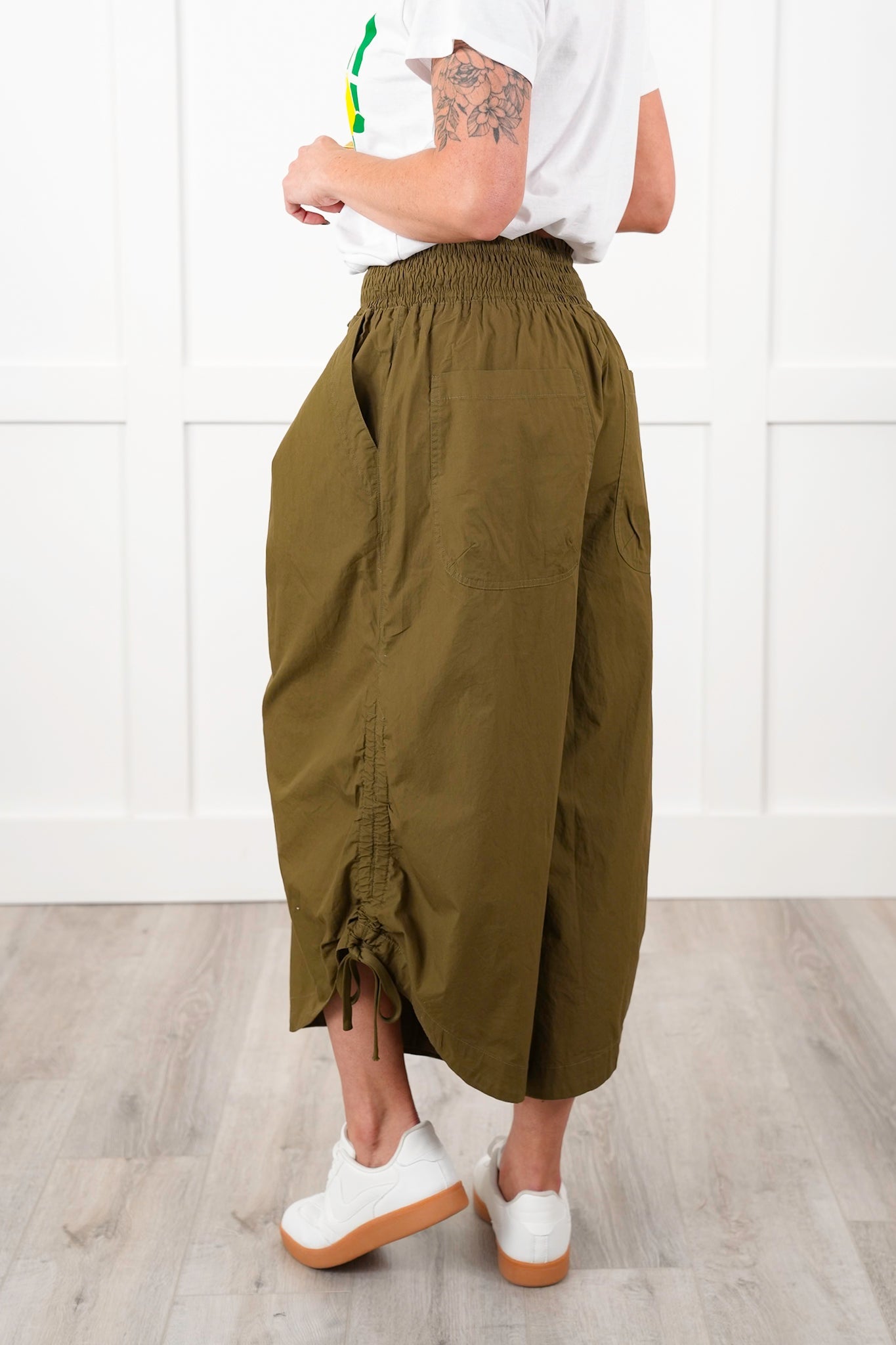 Plus/Reg Pleated Smocked Waist Wide Leg Pants