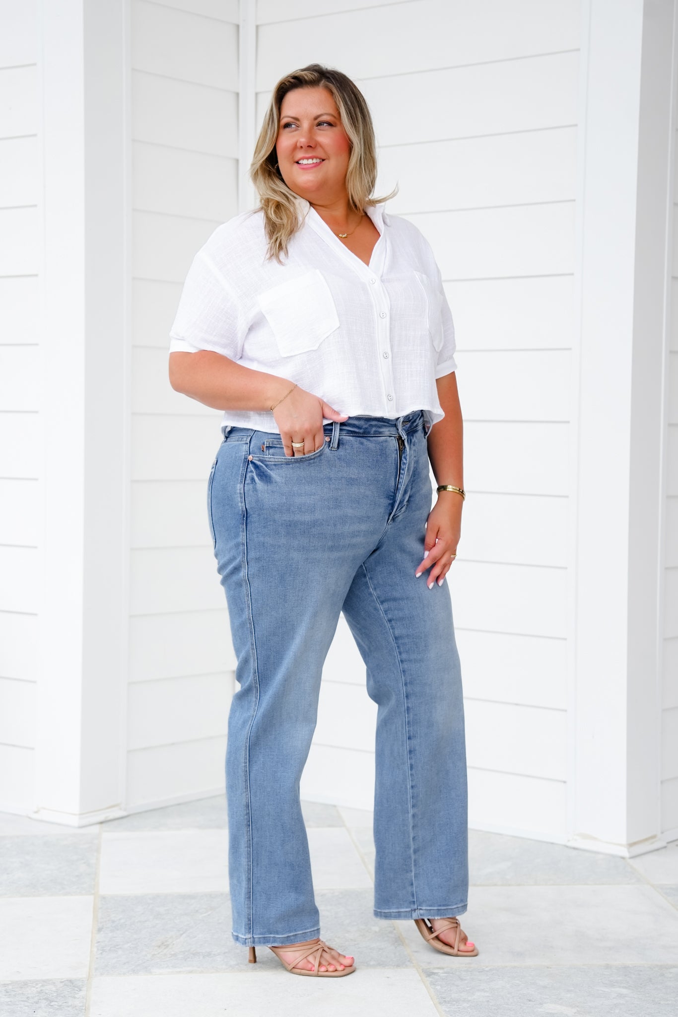 Judy Blue Mid Rise Medium Vintage Wash Tummy Control Straight Leg Jeans