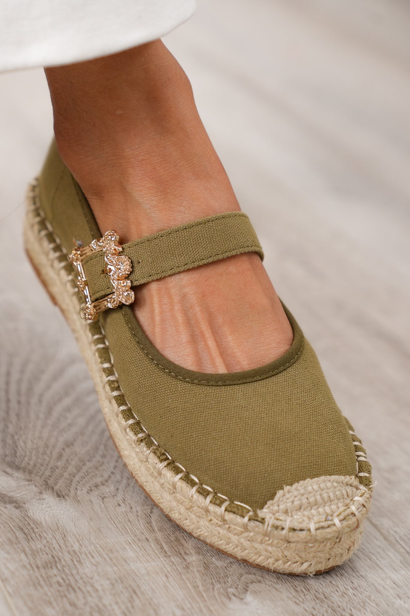 Stylish Platform Espadrille Flats with Gold Buckle Accent