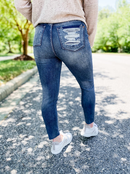 Judy Blue Material Girl Contrast Wash Relaxed Fit Jeans