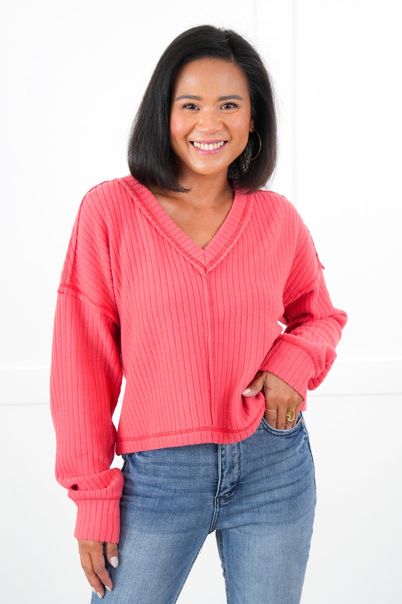 Plus/Reg Ribbed Knit Long Sleeve V-Neck Top with Reverse Seam Detail