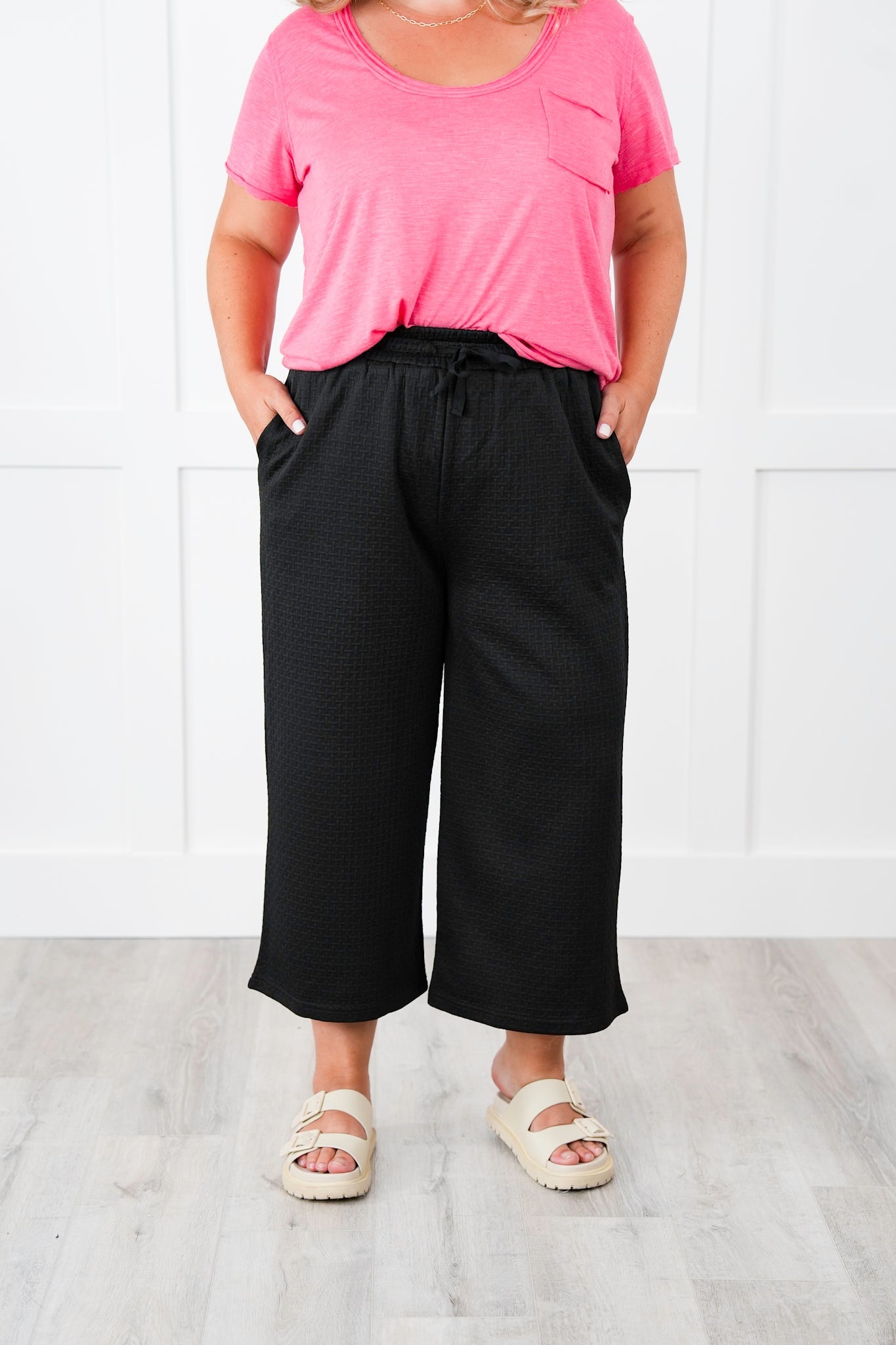 Black Textured Elastic Waistband Ankle Length Pants