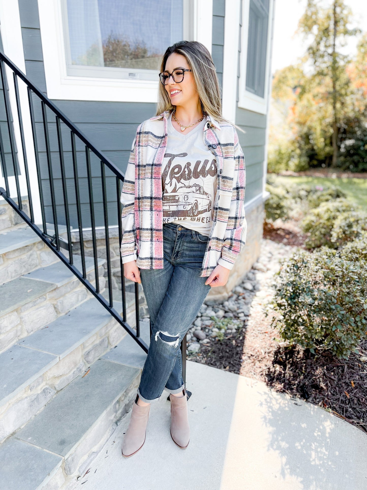Judy Blue Eight Days A Week Vintage Wash Distressed Knee Patch Boyfriend Jean