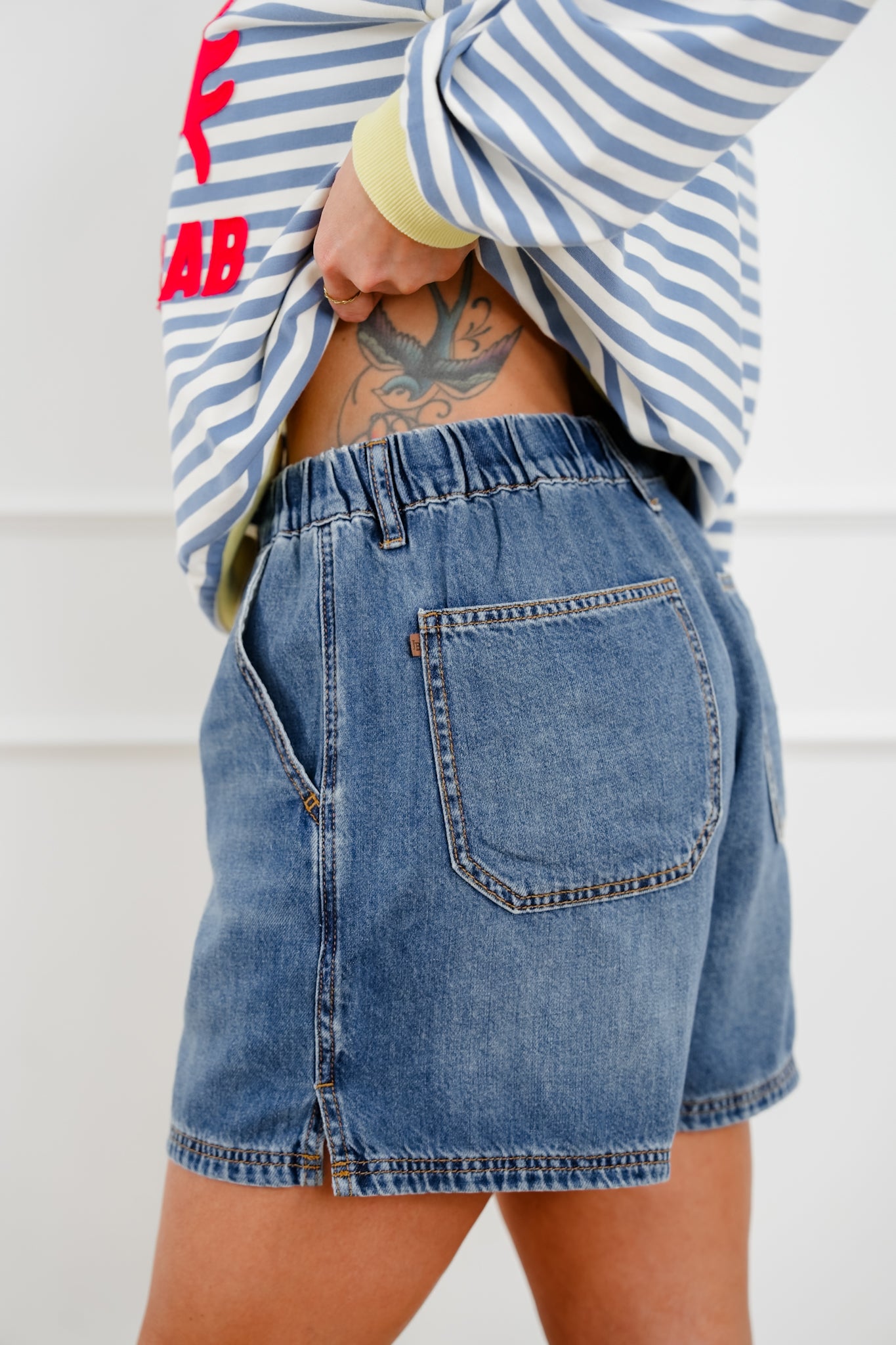 Judy Blue Medium Wash Featherweight Baggy Shorts