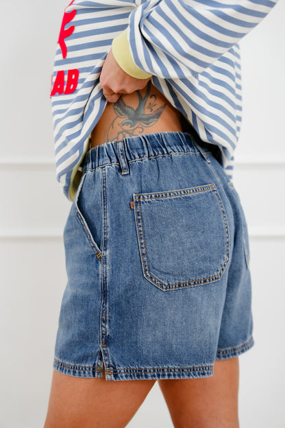 Judy Blue Medium Wash Featherweight Baggy Shorts