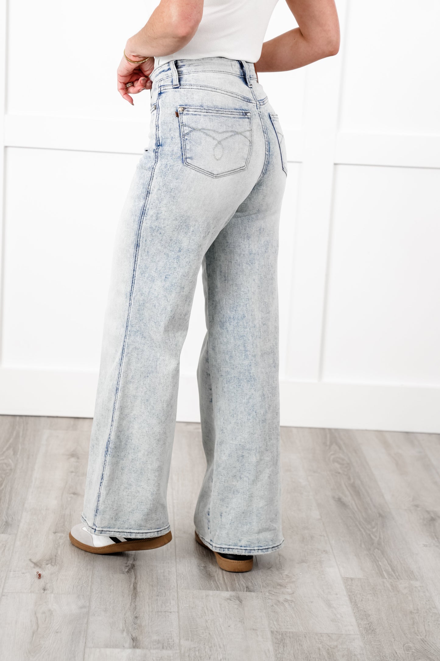 Judy Blue High Rise Light Wash Tummy Control Retro Wide Leg Jeans