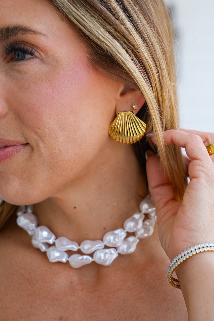 Chansutt Pearls The Shell Earrings