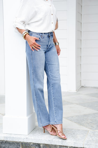 Judy Blue Mid Rise Medium Vintage Wash Tummy Control Straight Leg Jeans