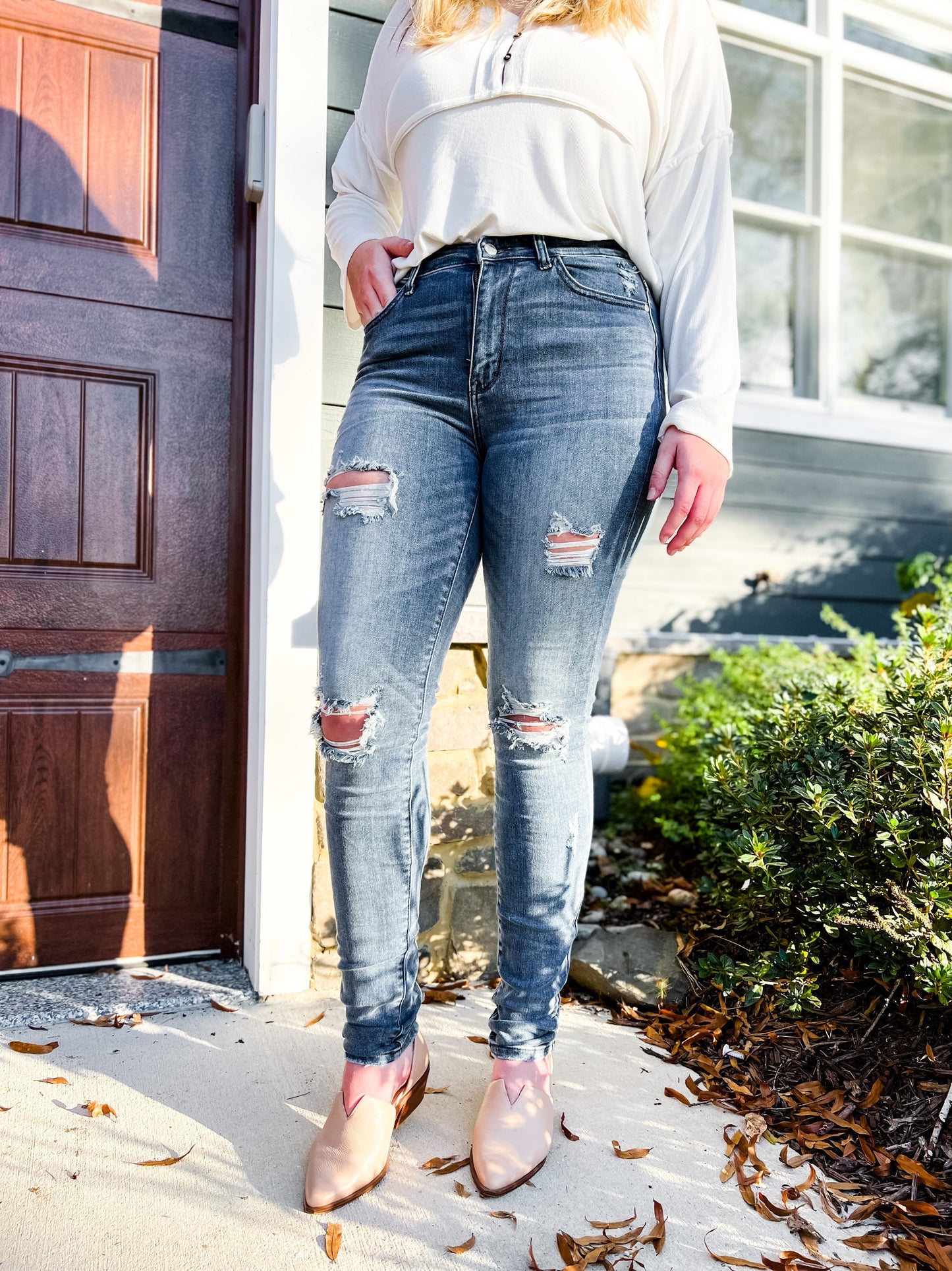 Judy Blue Skyscraper Long Tall Medium Wash Distressed Skinnies 34"!!!!