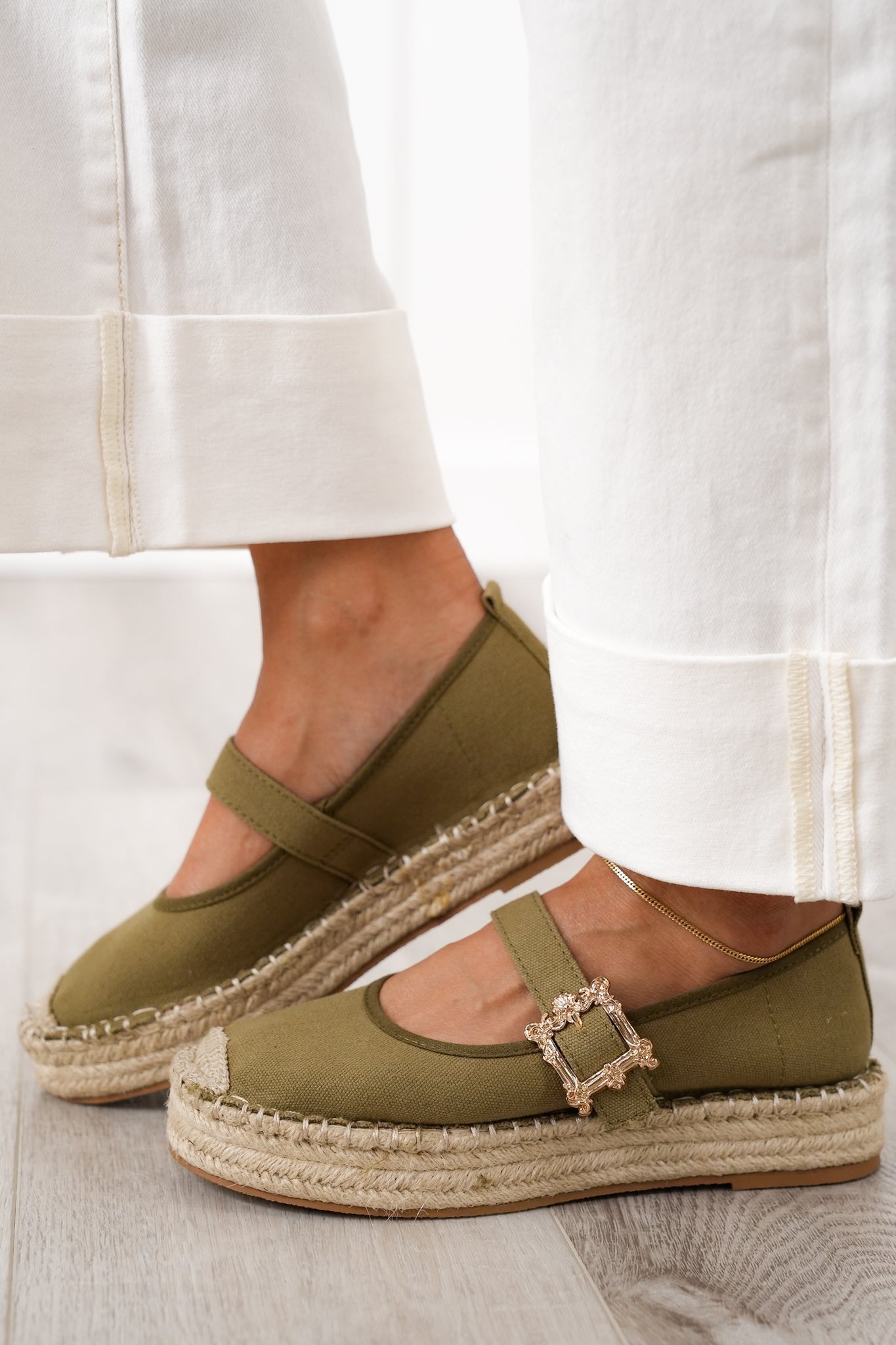 Stylish Platform Espadrille Flats with Gold Buckle Accent