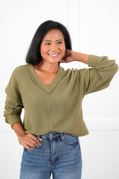 Plus/Reg Ribbed Knit Long Sleeve V-Neck Top with Reverse Seam Detail