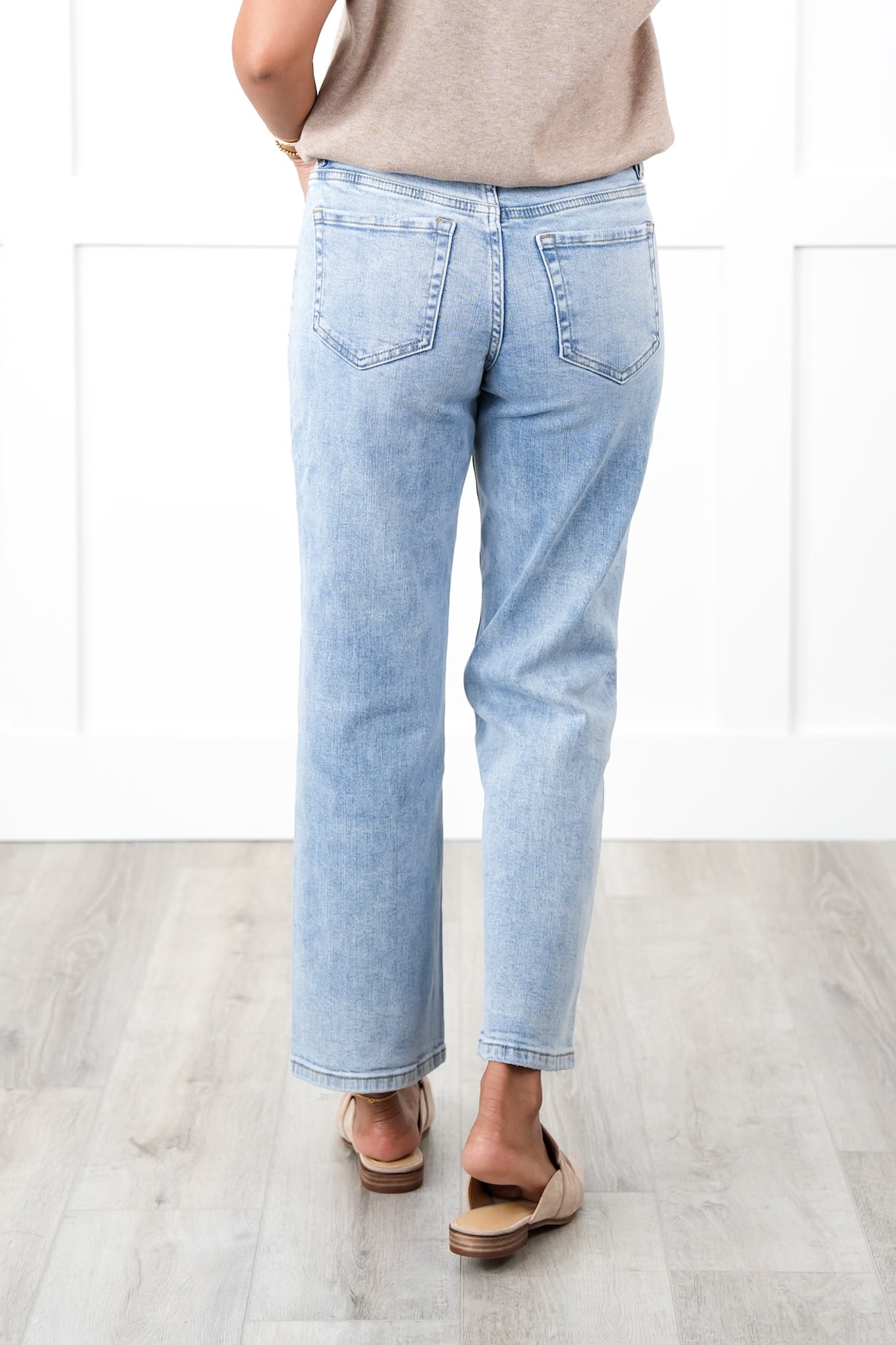 Vervet Mid Rise Light Wash Dad Jeans