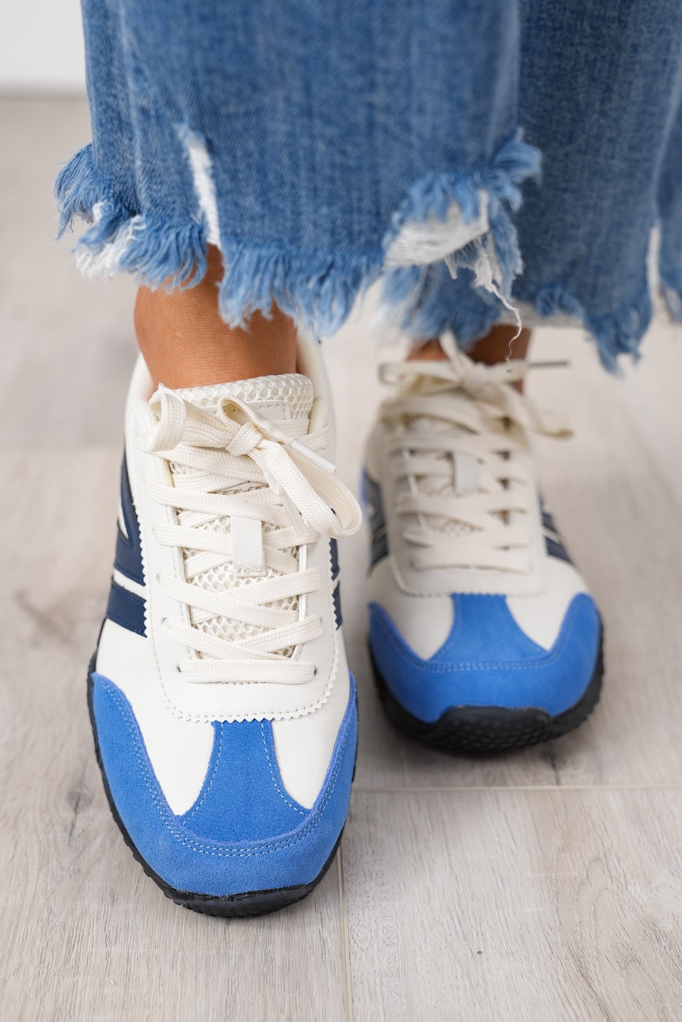 Contrast Design Athletic Sneakers