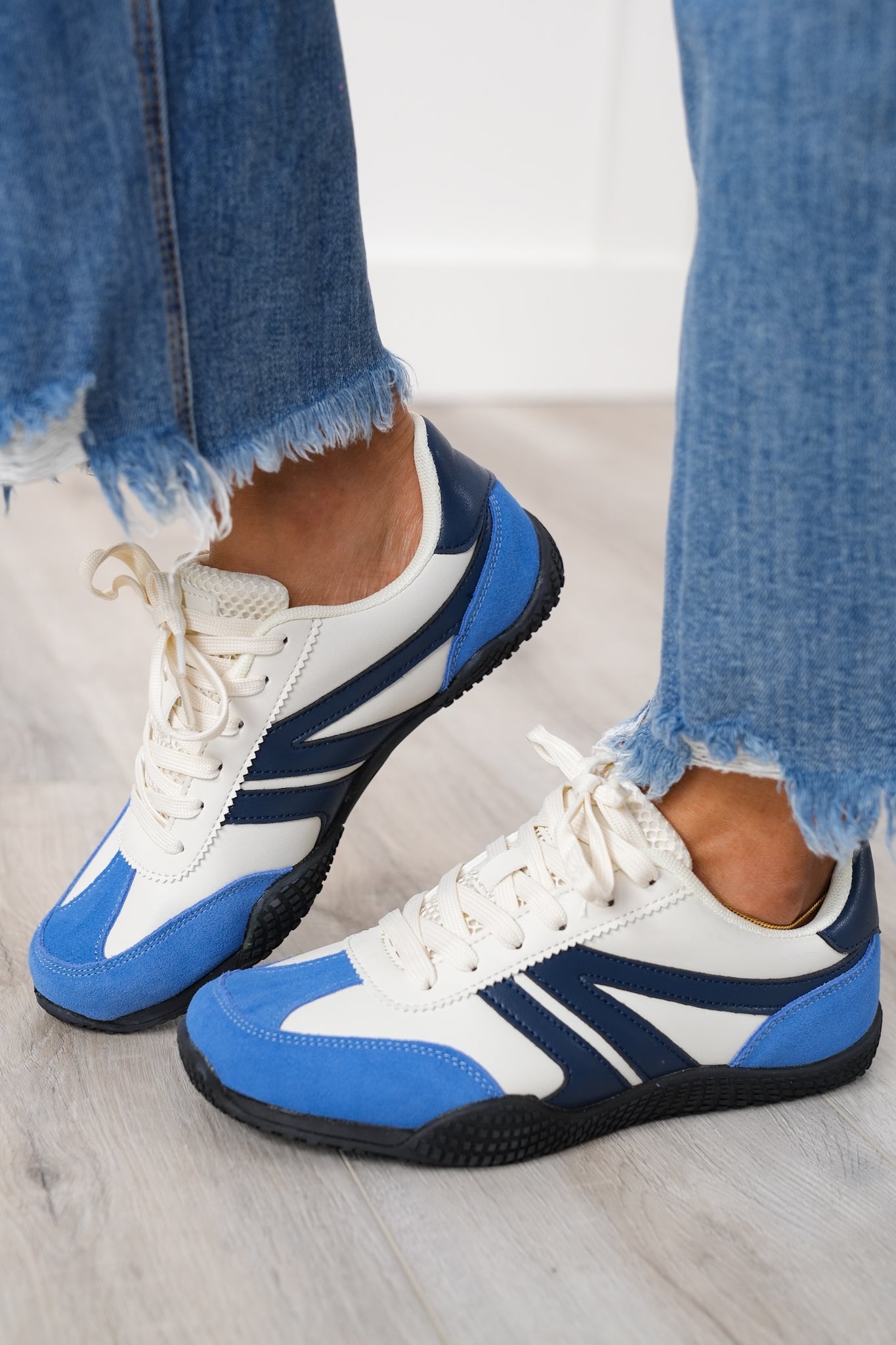 Contrast Design Athletic Sneakers