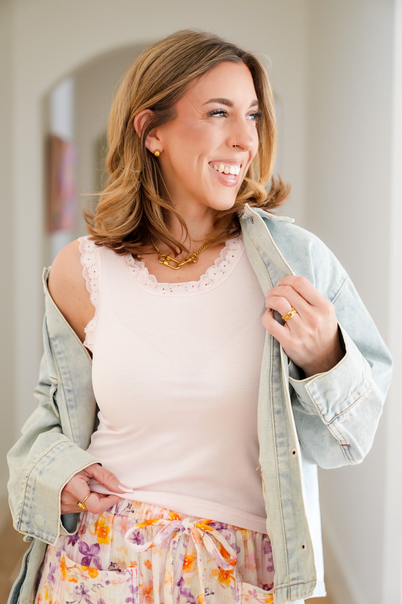 POL Solid Sleeveless Scoop Neck Tank Top with Lace Trim